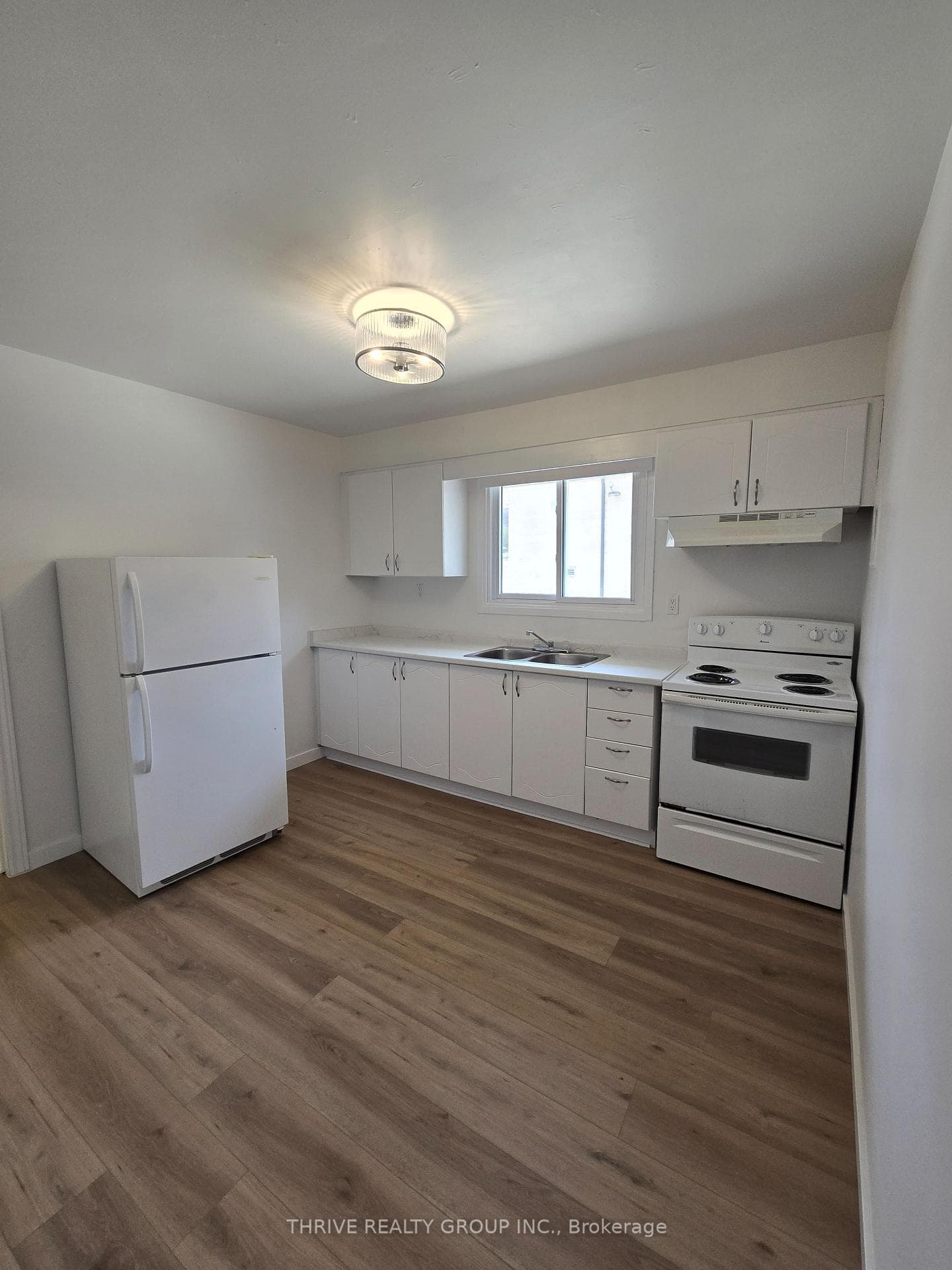 184 Simcoe Street Unit 3 photo 7