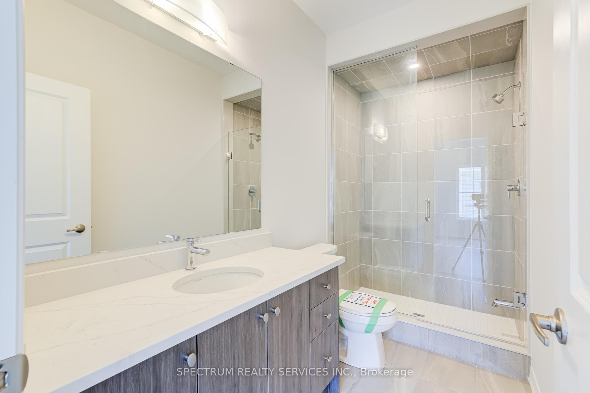 77 Muzzo Drive photo 32