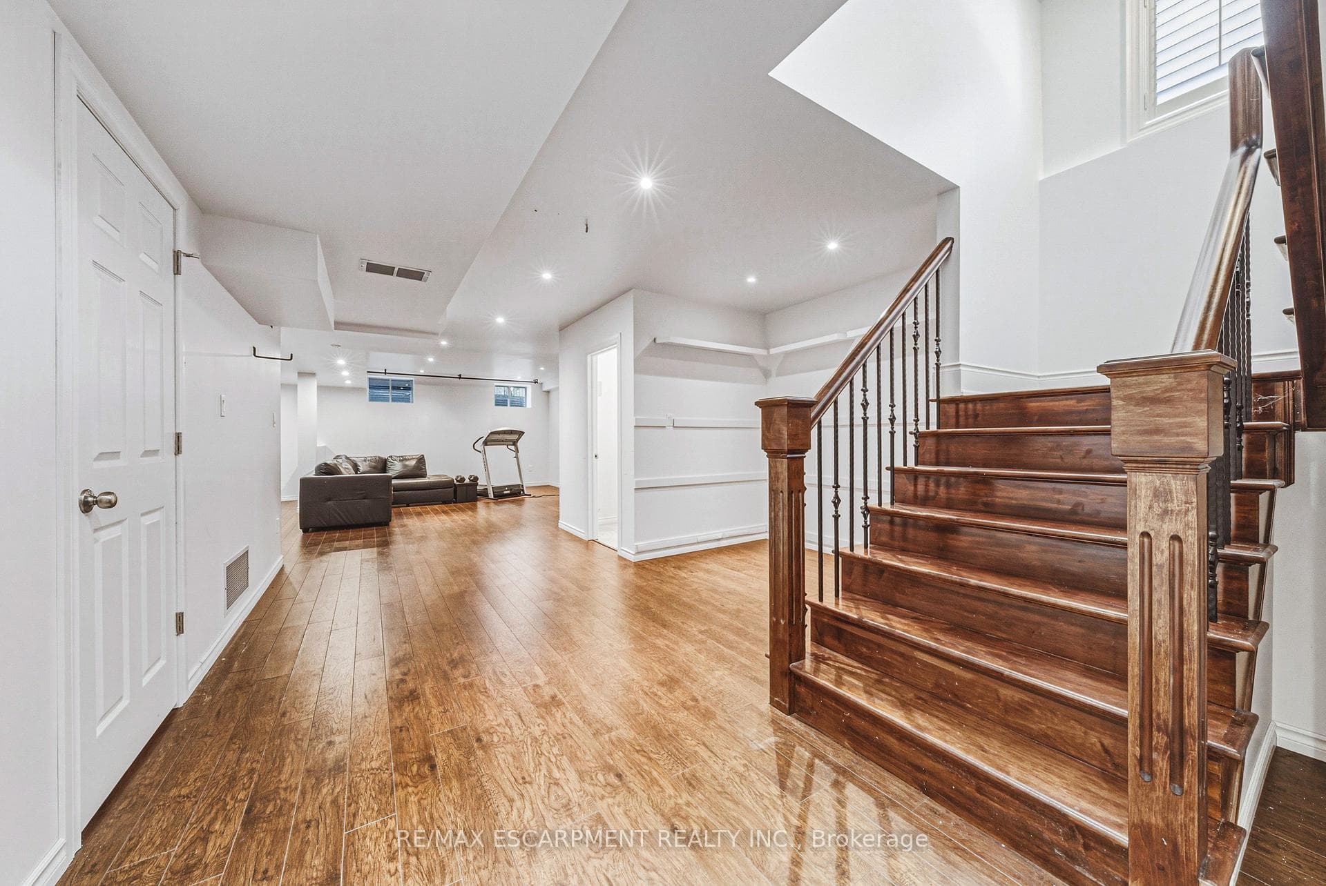 1047 St Matthews Avenue photo 33