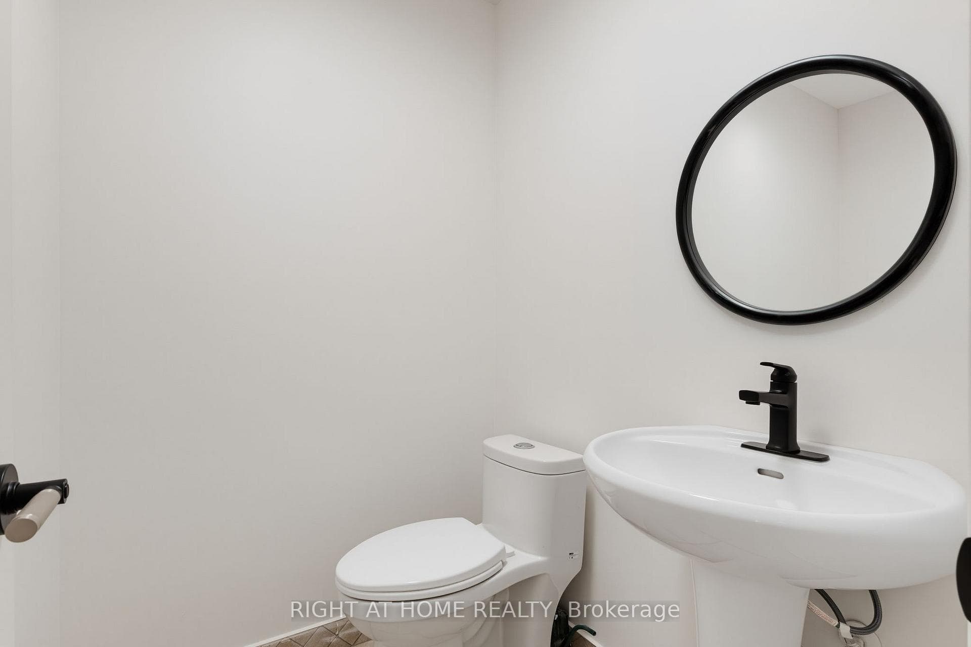 1087 Augustus Drive photo 22