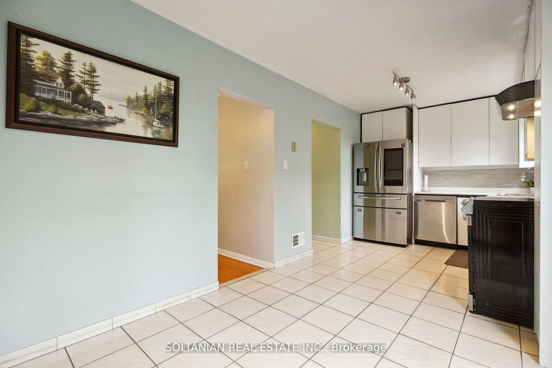 102 Elnathan Crescent photo 14
