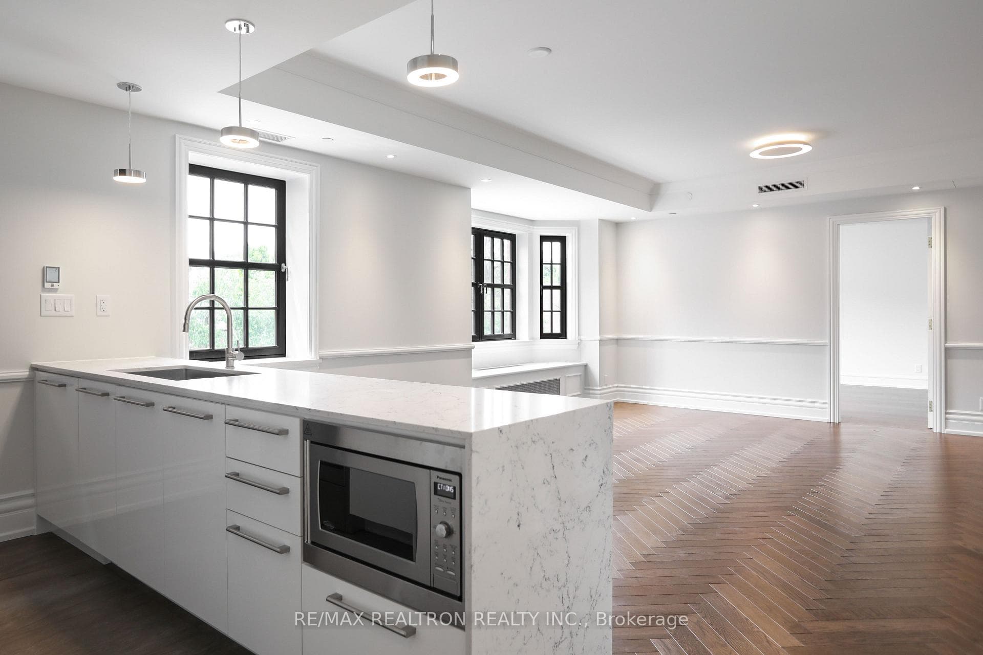 2 Clarendon Avenue Unit 206 photo 5