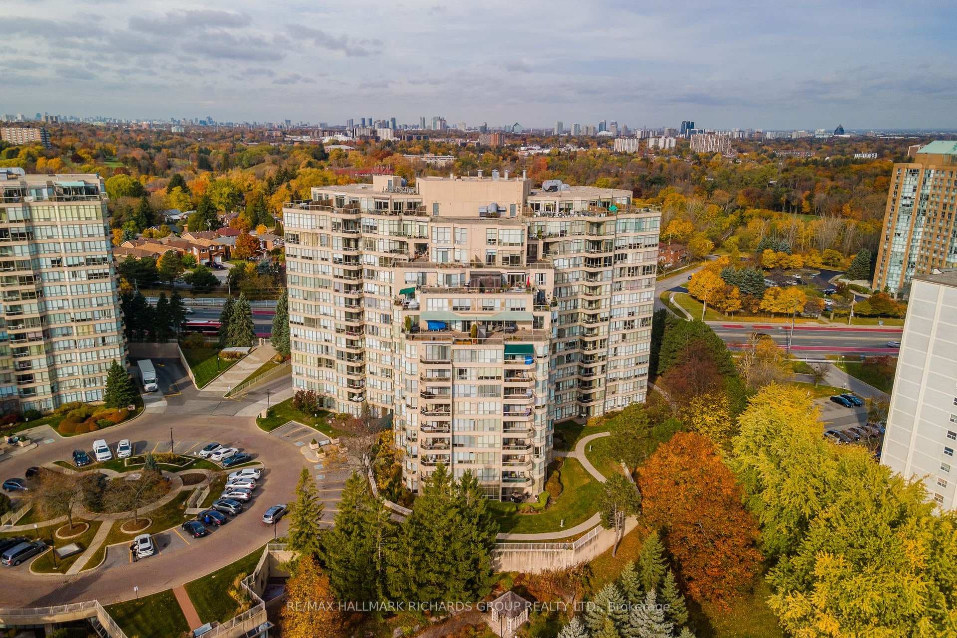 20 Guildwood Parkway Unit 605 photo 1