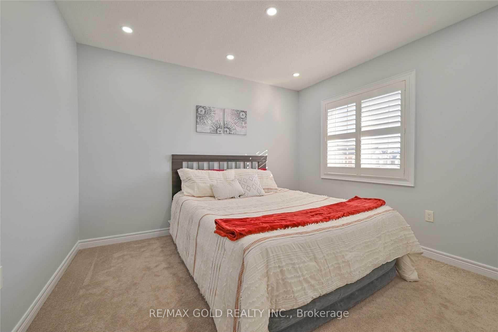 9 FORSYTH Crescent photo 15