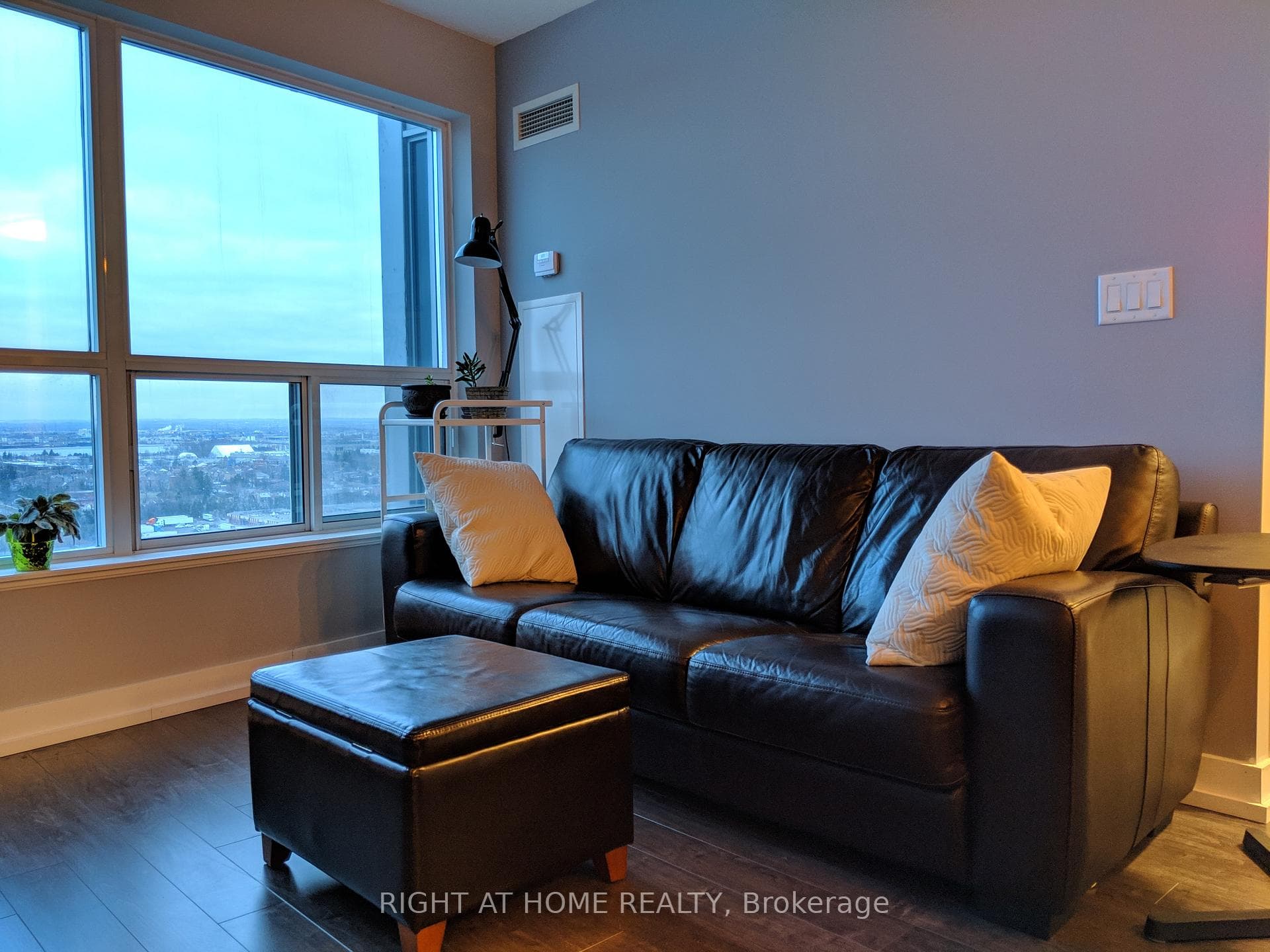 38 lee centre Drive Unit 2515 photo 4