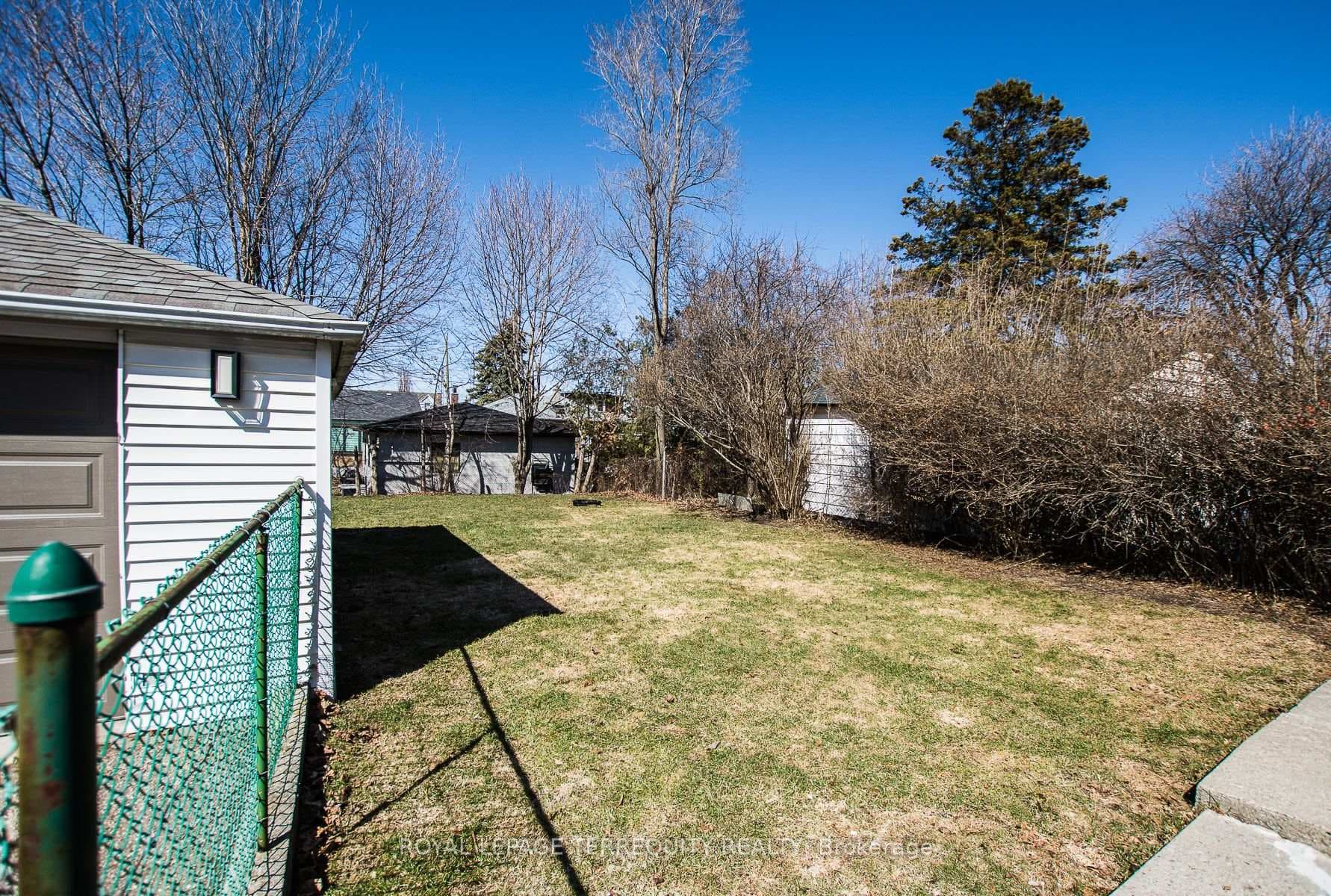 42 Sunray Crescent photo 24