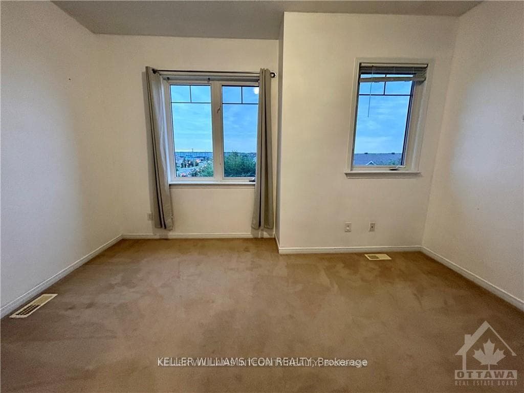 146 Urbancrest Private photo 7