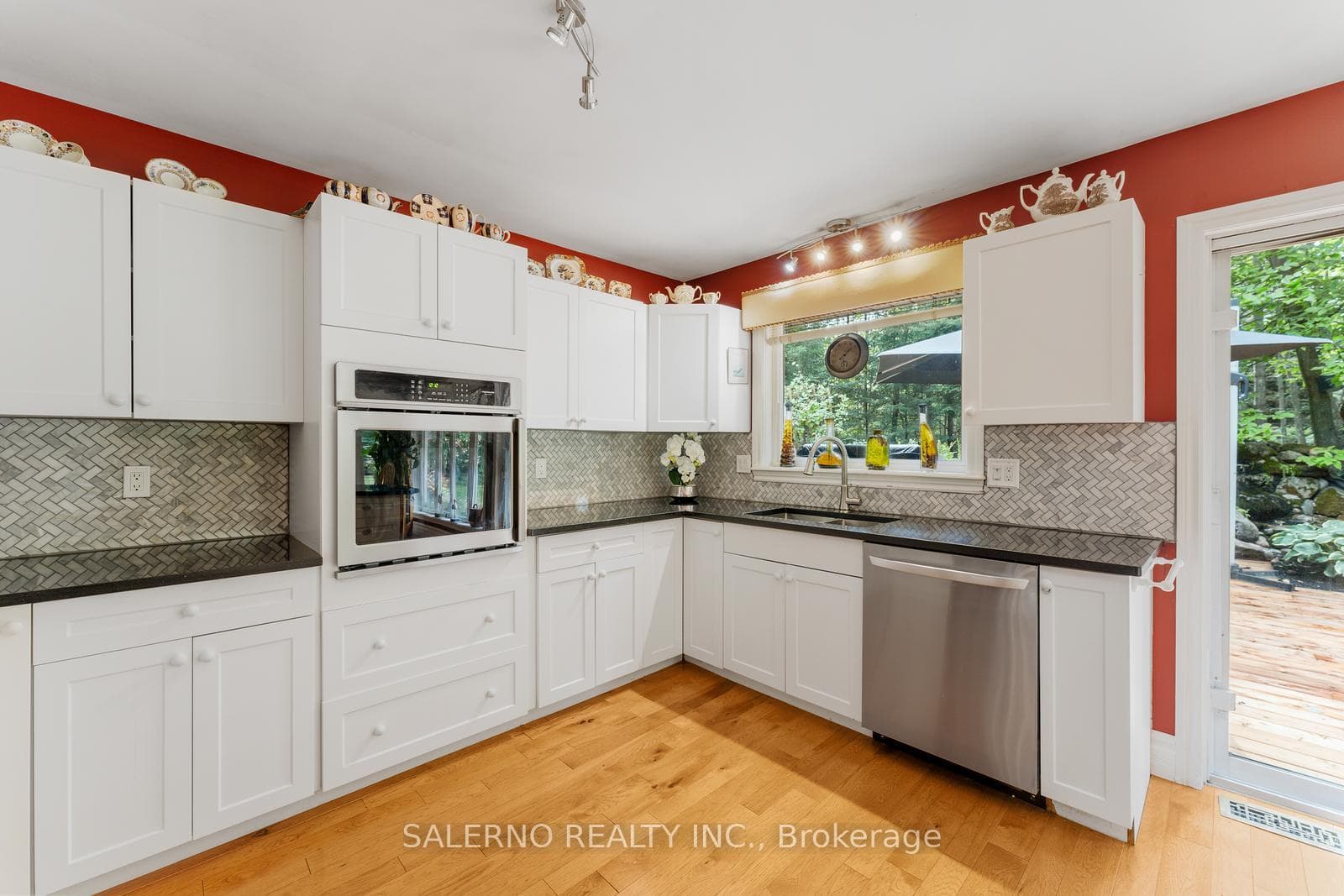 3992 Penetanguishene Road photo 29
