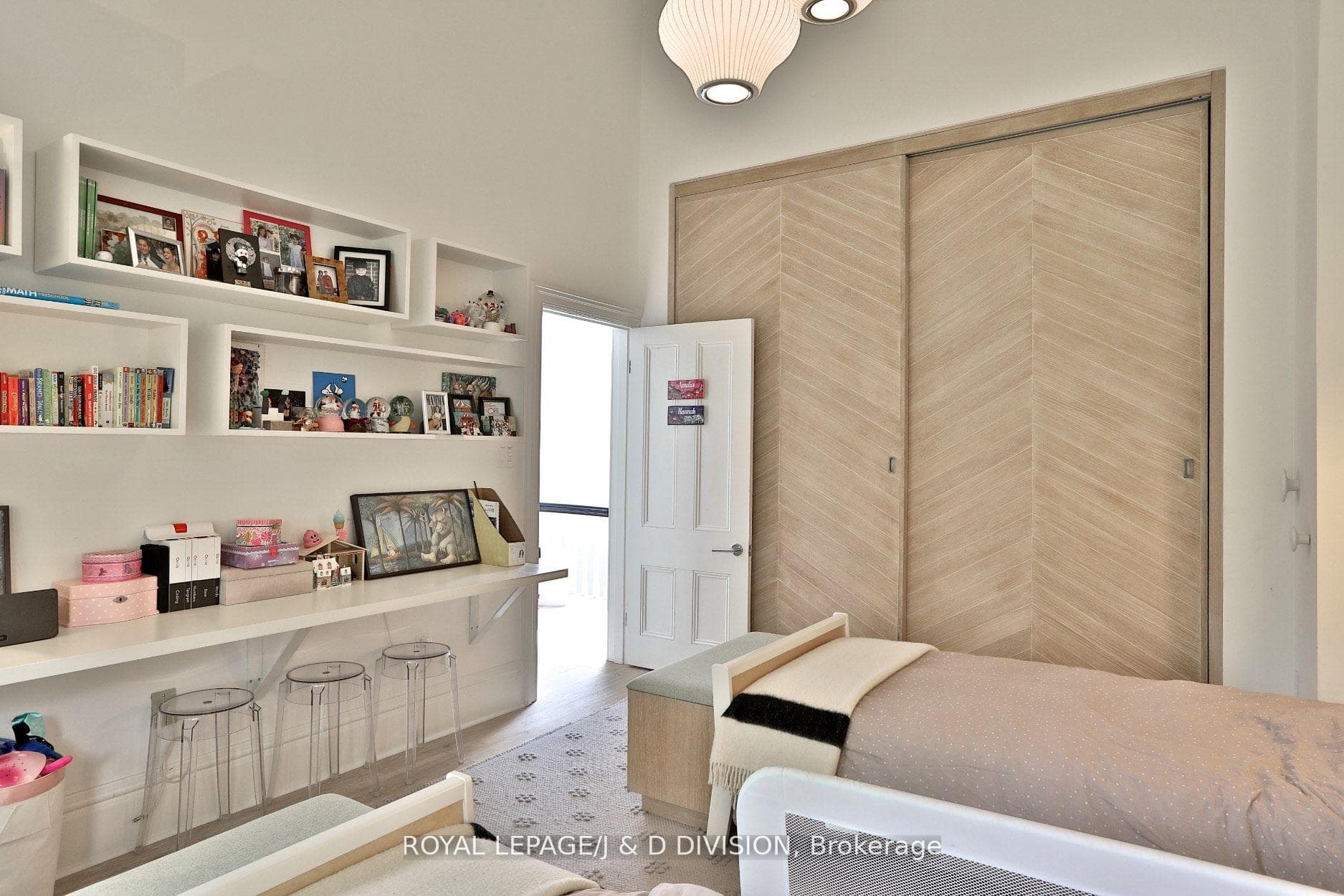 Bedroom 3 built-in desk & wall-to-wall closet