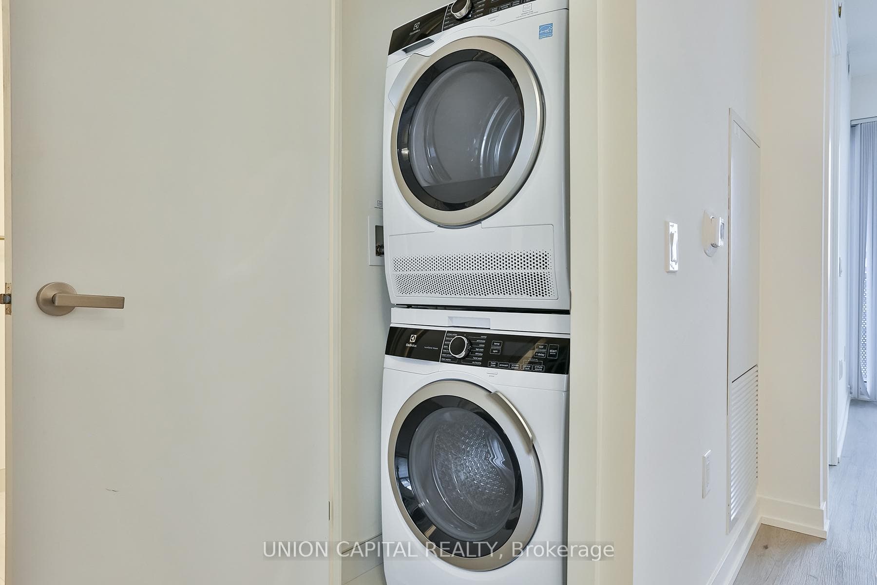 138 Downes Street Unit 3305 photo 19