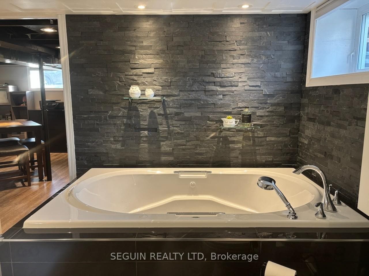 114 Stanley Avenue photo 36