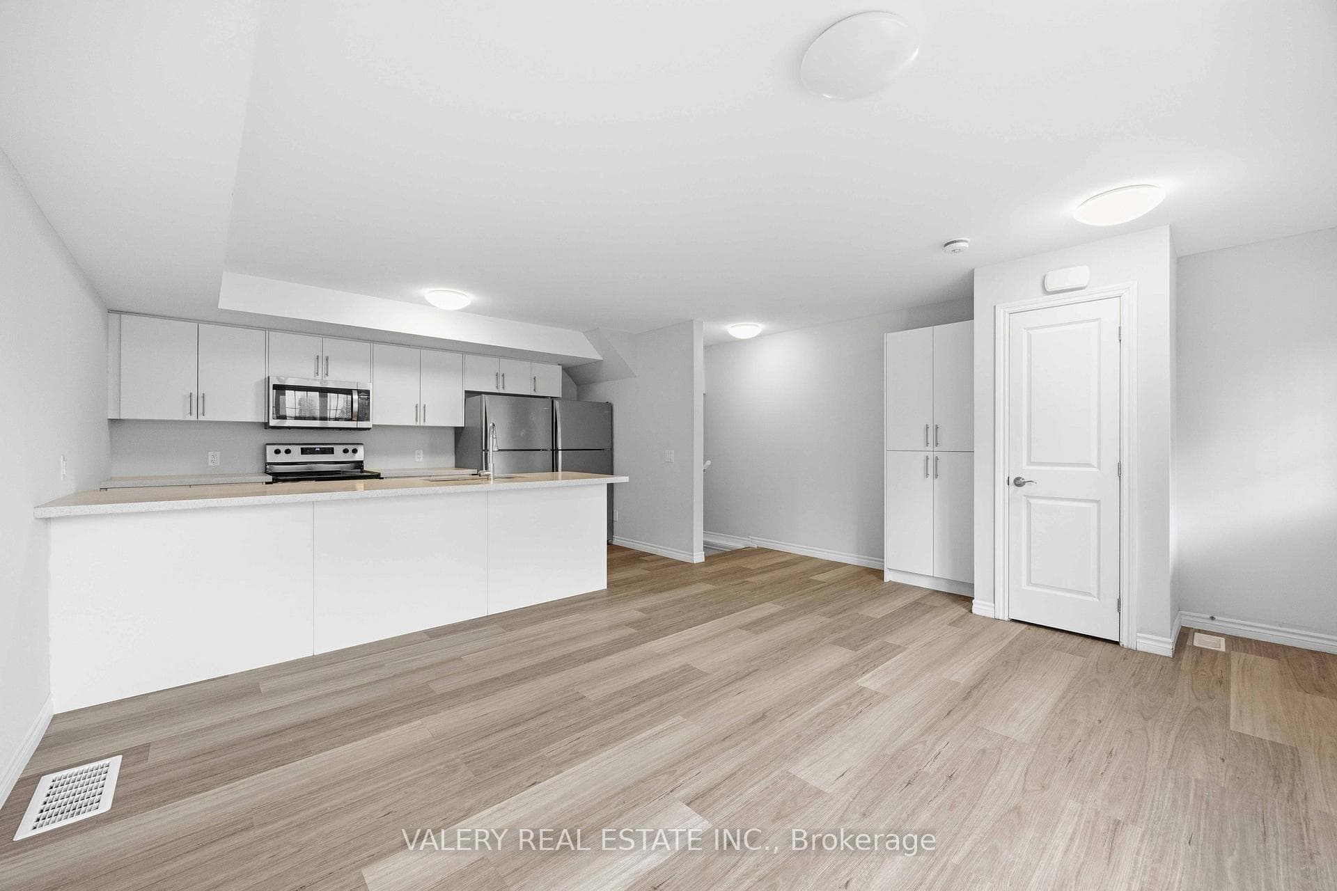 250 Penetanguishene Road Unit 14 photo 8