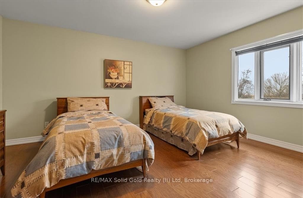 2 Hickory Hollow photo 24