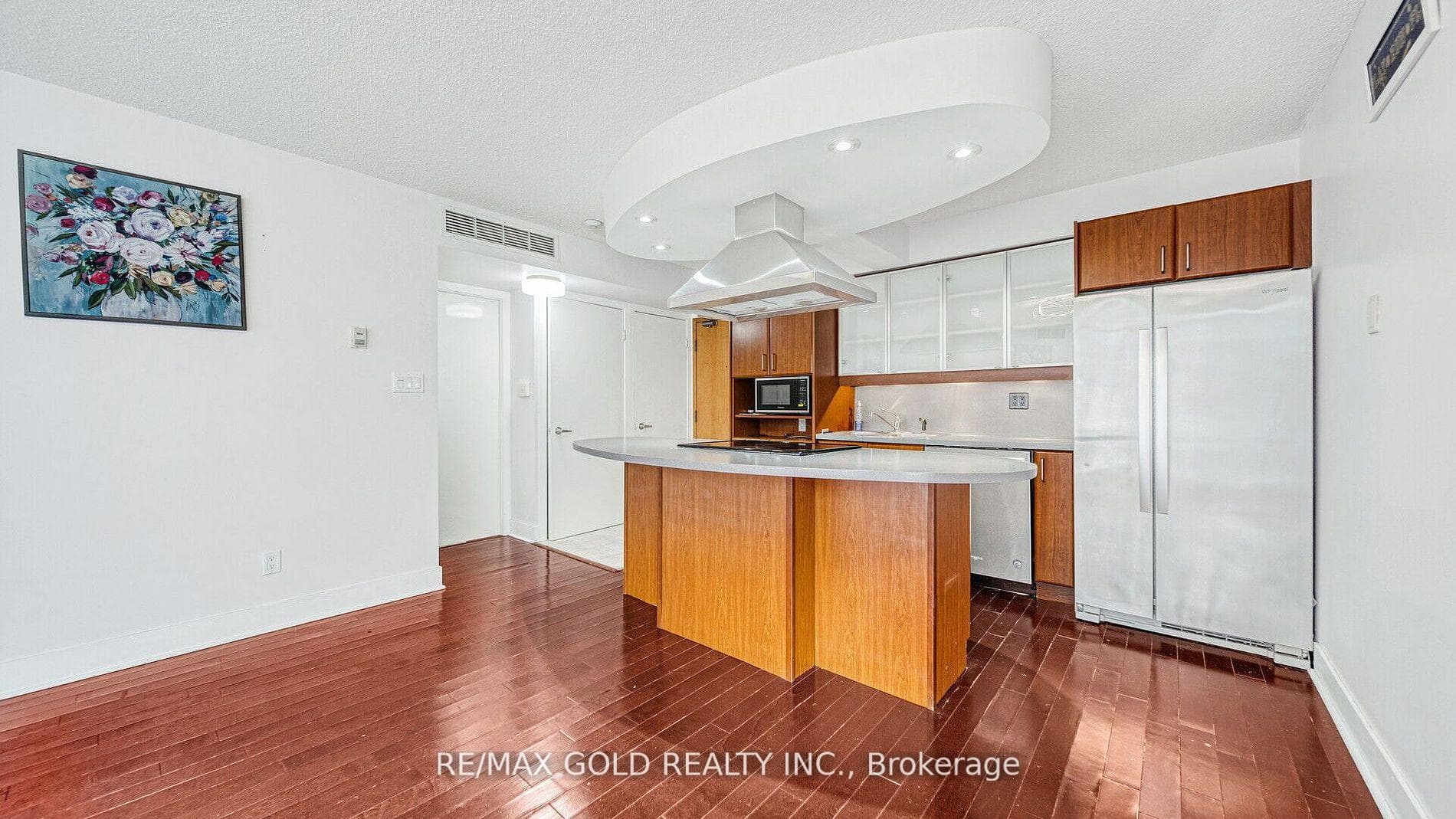 550 Queens Quay Unit 509 photo 33