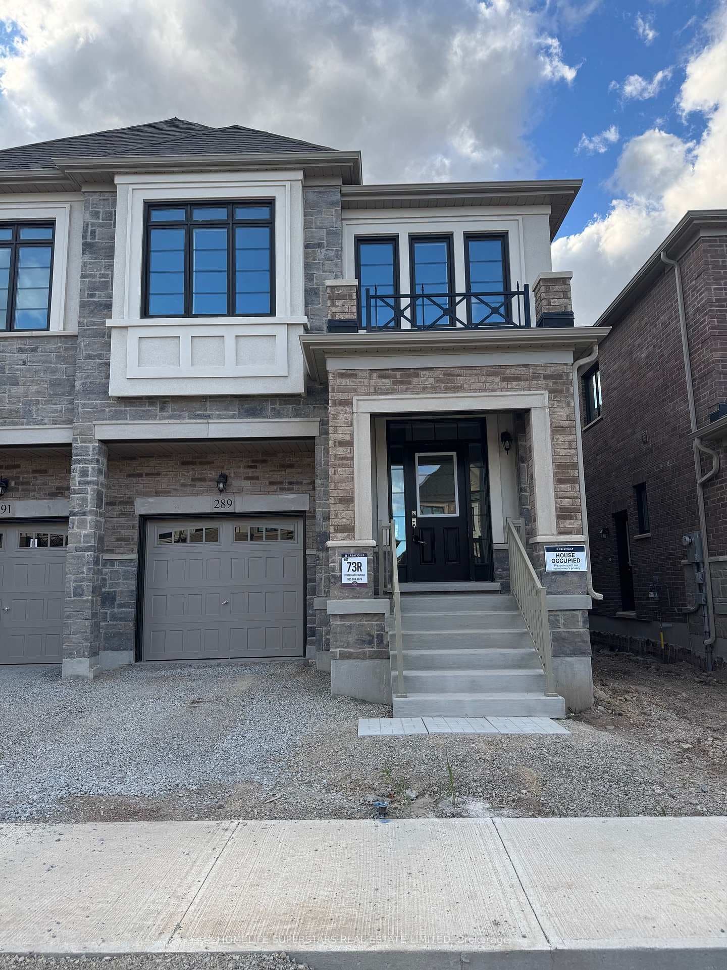 289 Bergamot Avenue photo 1