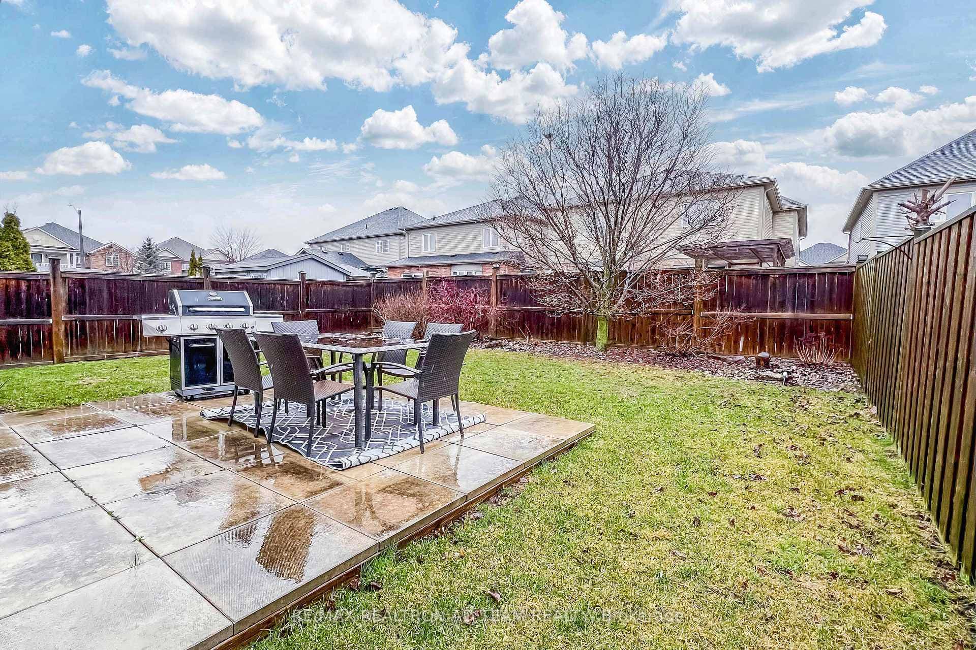 611 Oxbow Crescent photo 38
