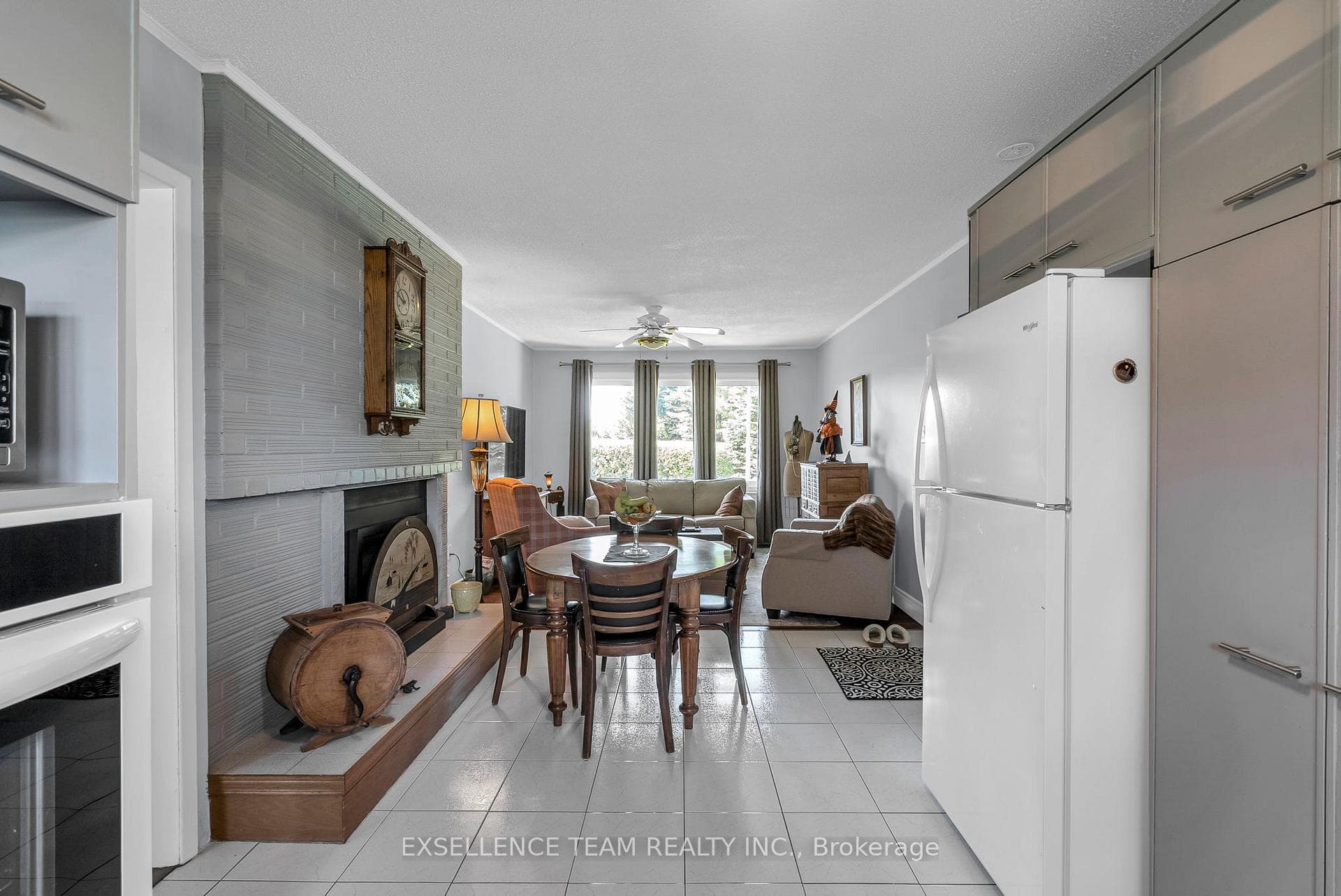 Family room with Kitchen