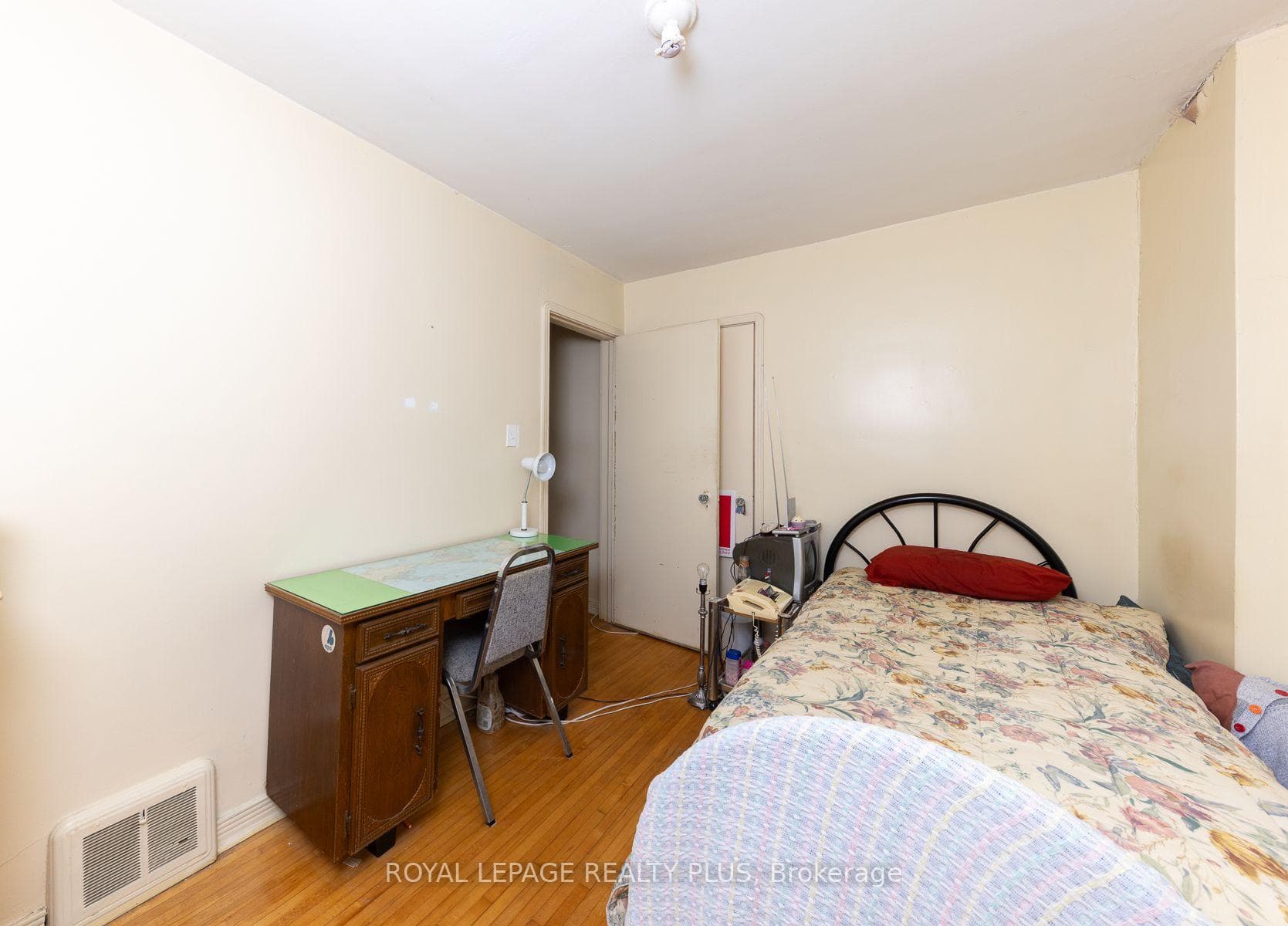 33 Dayton Avenue photo 18