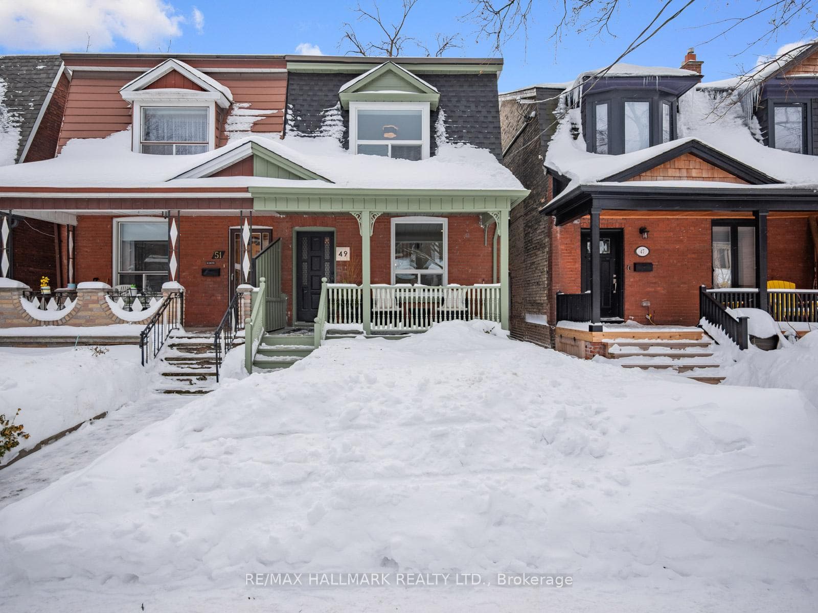 49 Dearbourne Avenue photo 1