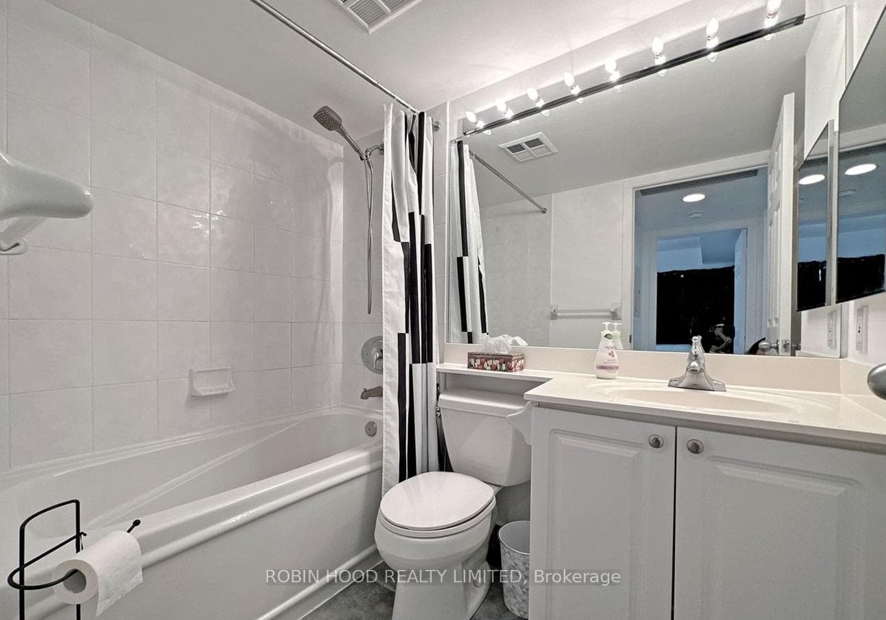 30 Harrison Garden Boulevard Unit 30 photo 14