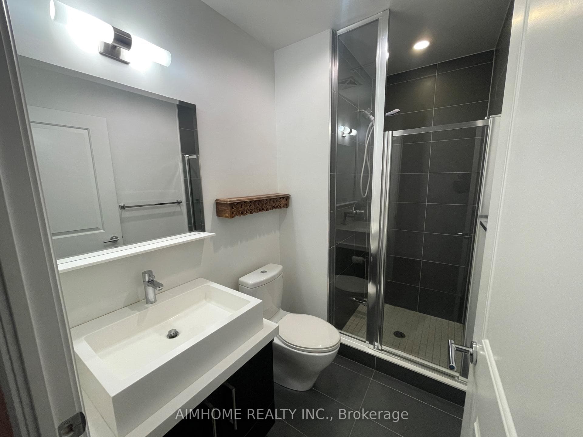 1080 Bay Street Unit 5305 photo 17