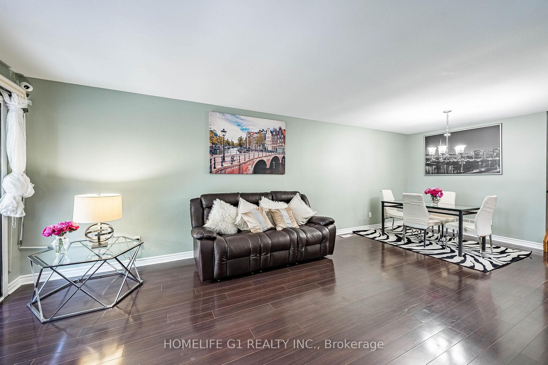 8 Holgate Court photo 3