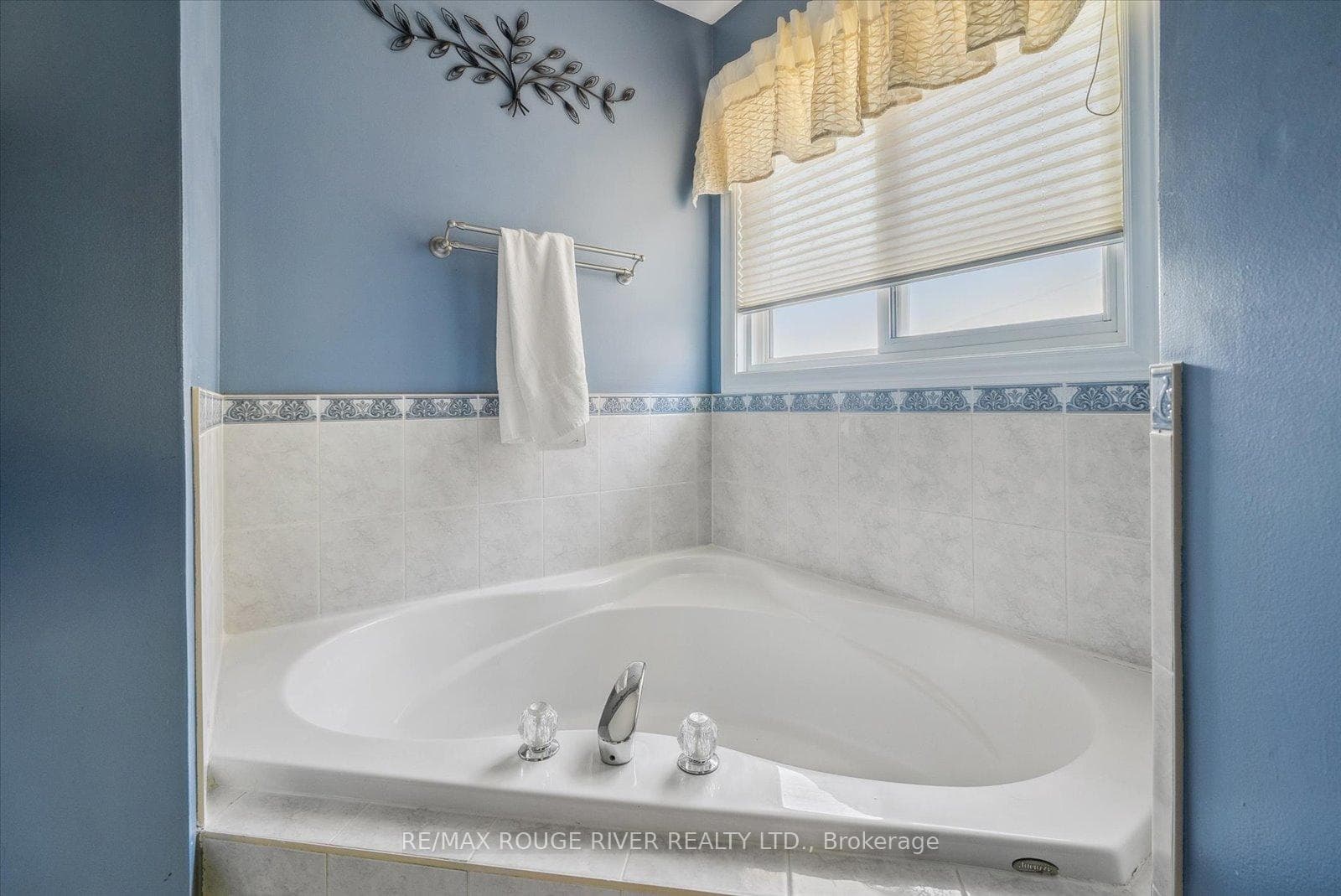 14 Selleck Lane photo 16