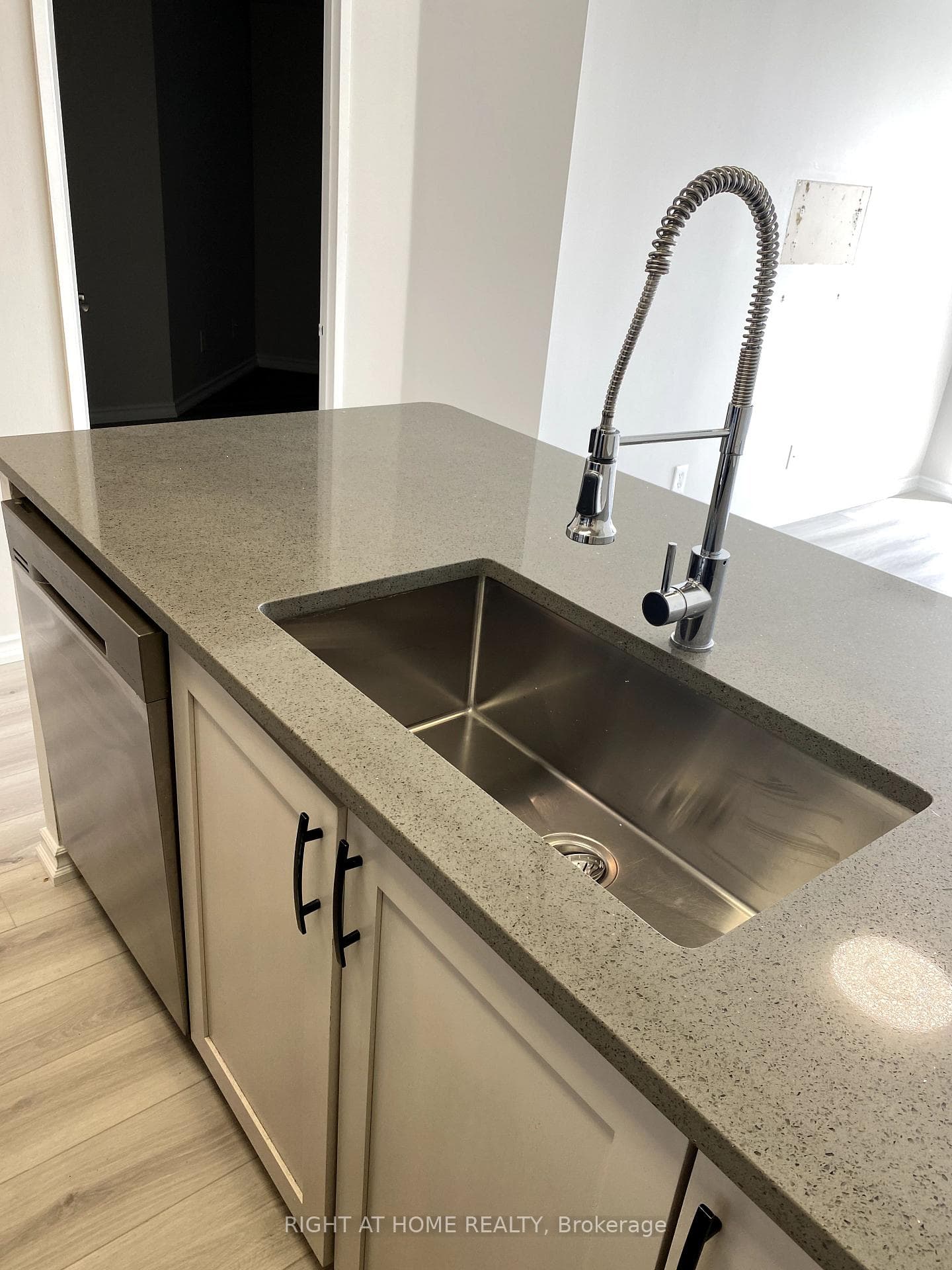 1625 Pickering Parkway Unit 909 photo 6