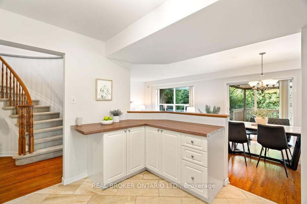 2 Sherring Crescent photo 18