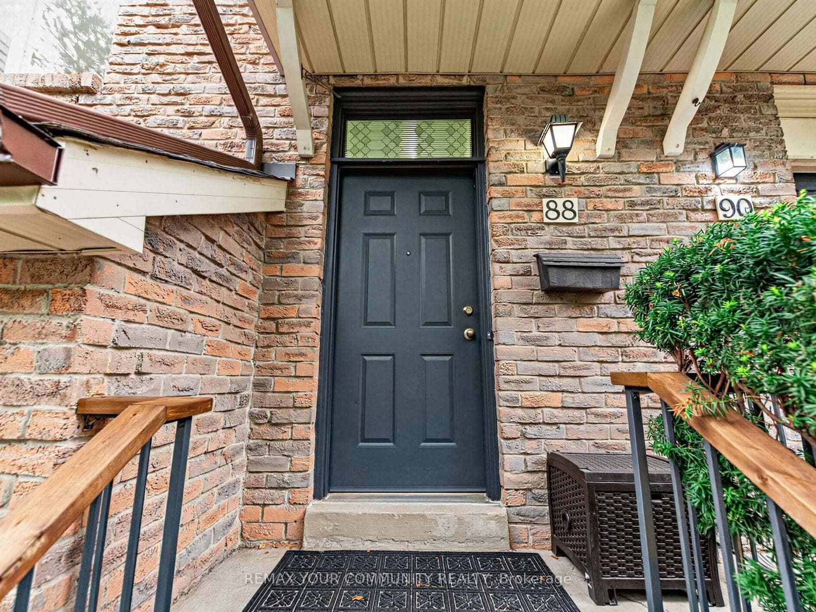 88 Dana Crescent photo 3