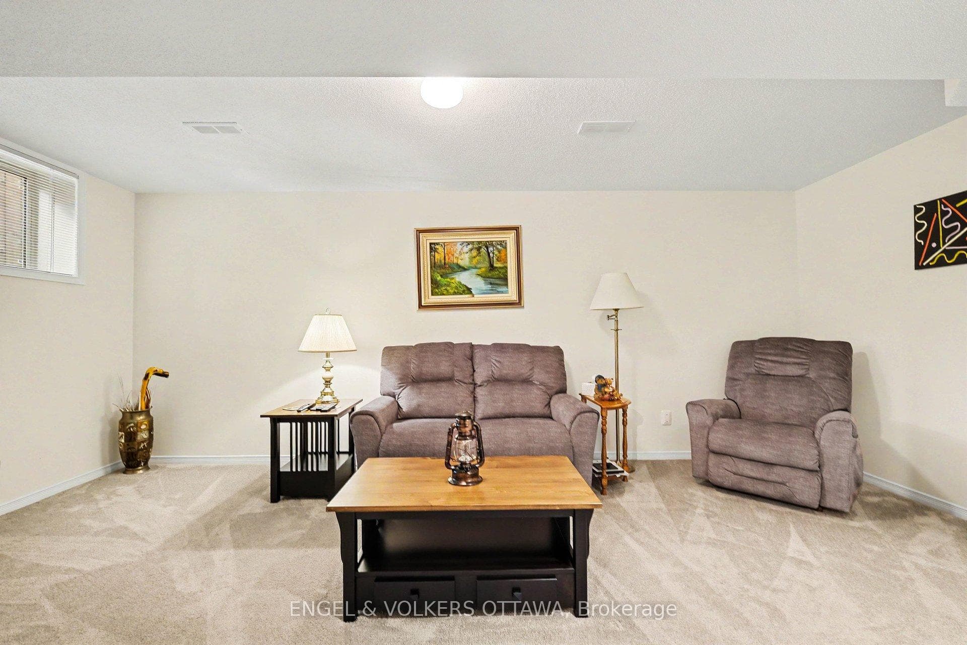 19 Riverbank Court photo 37