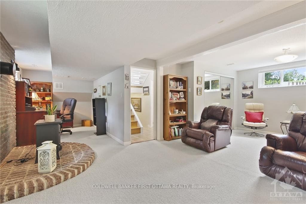 44 LEEMING Drive photo 24