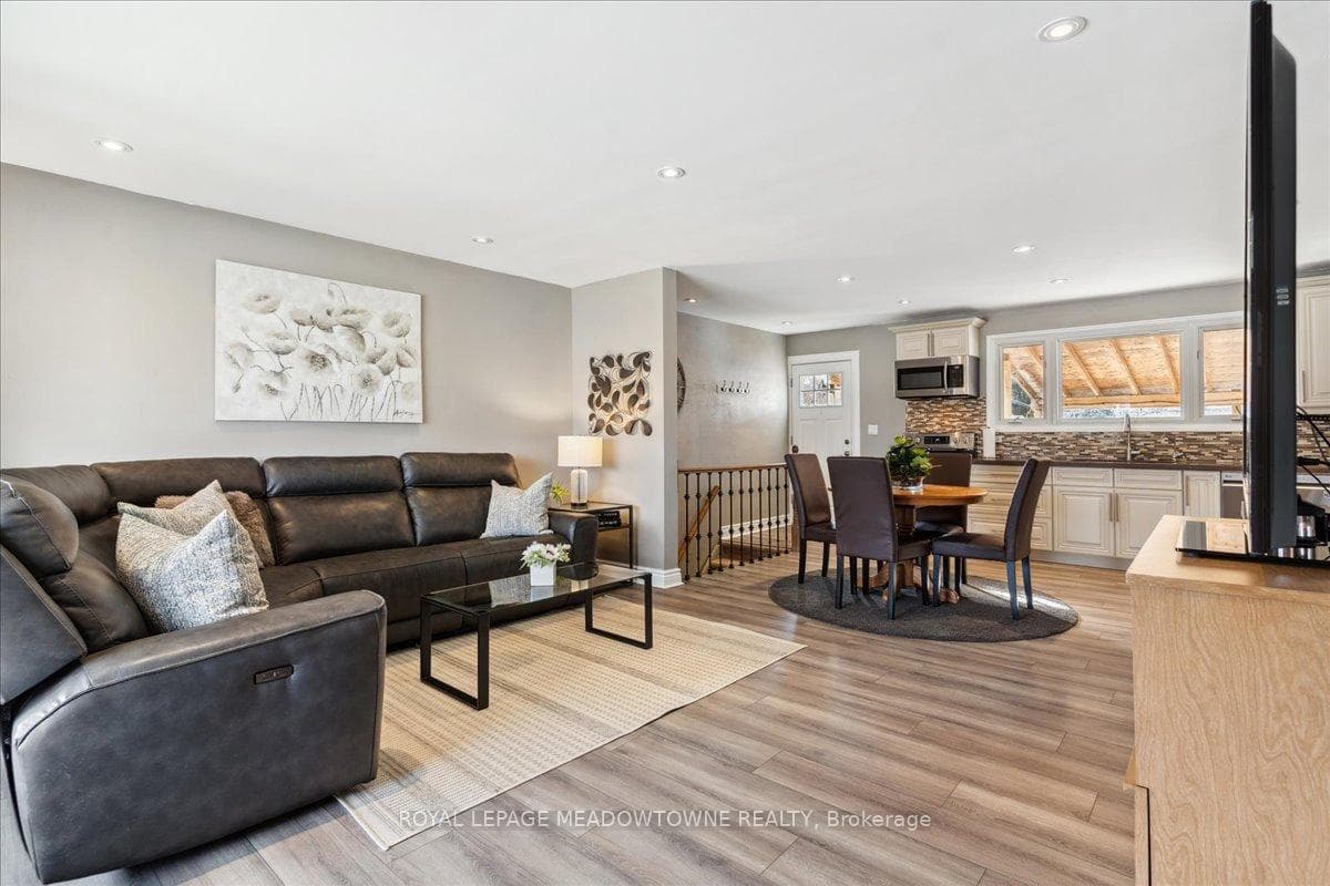 43 Langstone Crescent photo 3