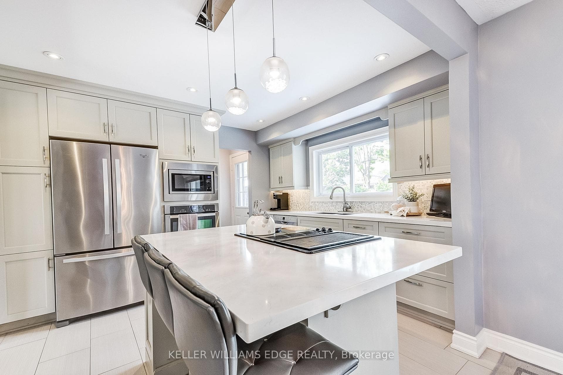 5203 Broughton Crescent photo 9