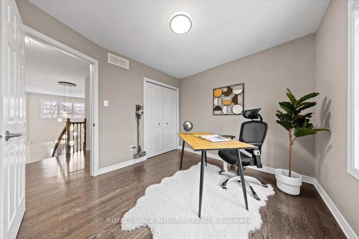32 Eliza Crescent photo 29