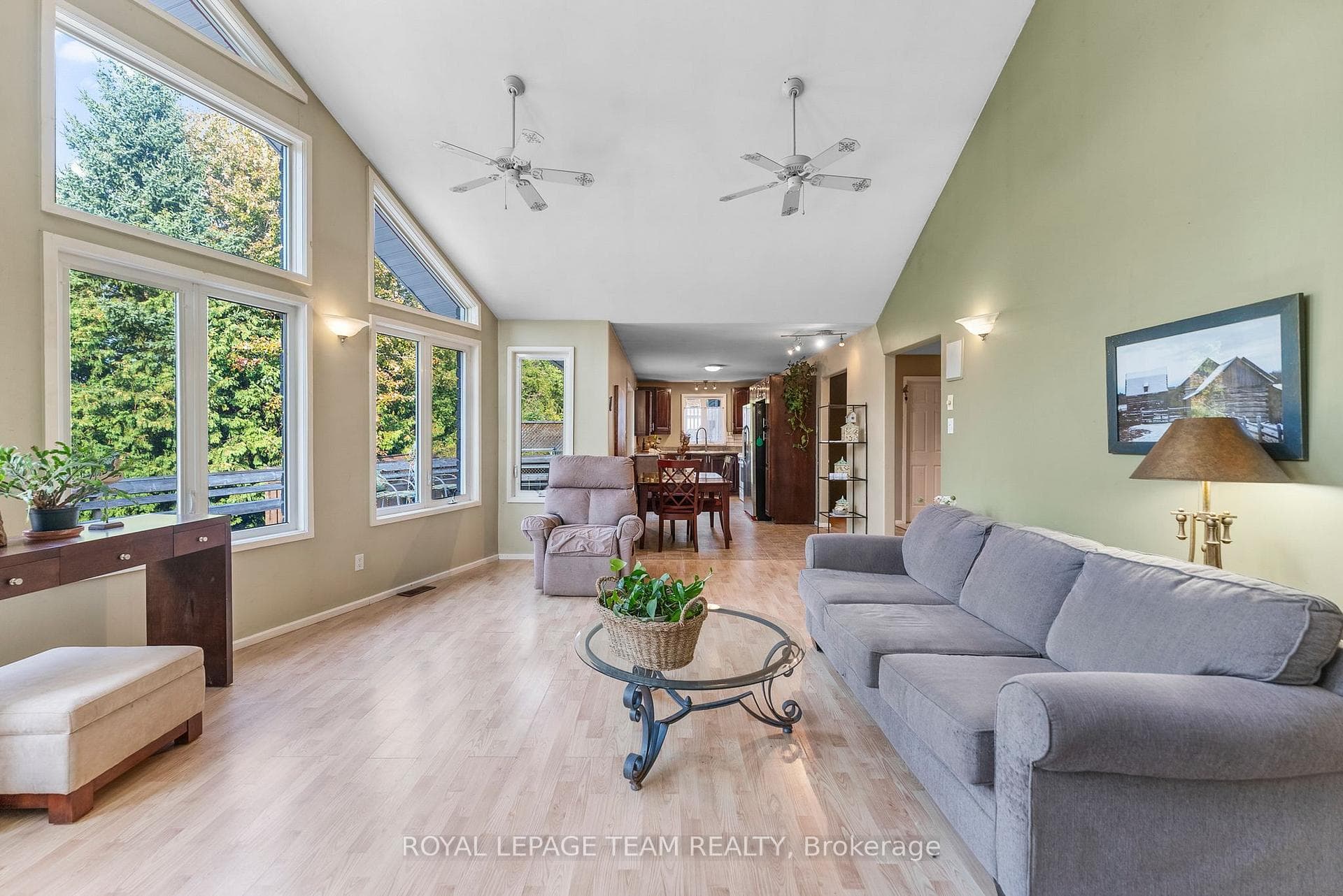 1349 Victoria Street photo 12