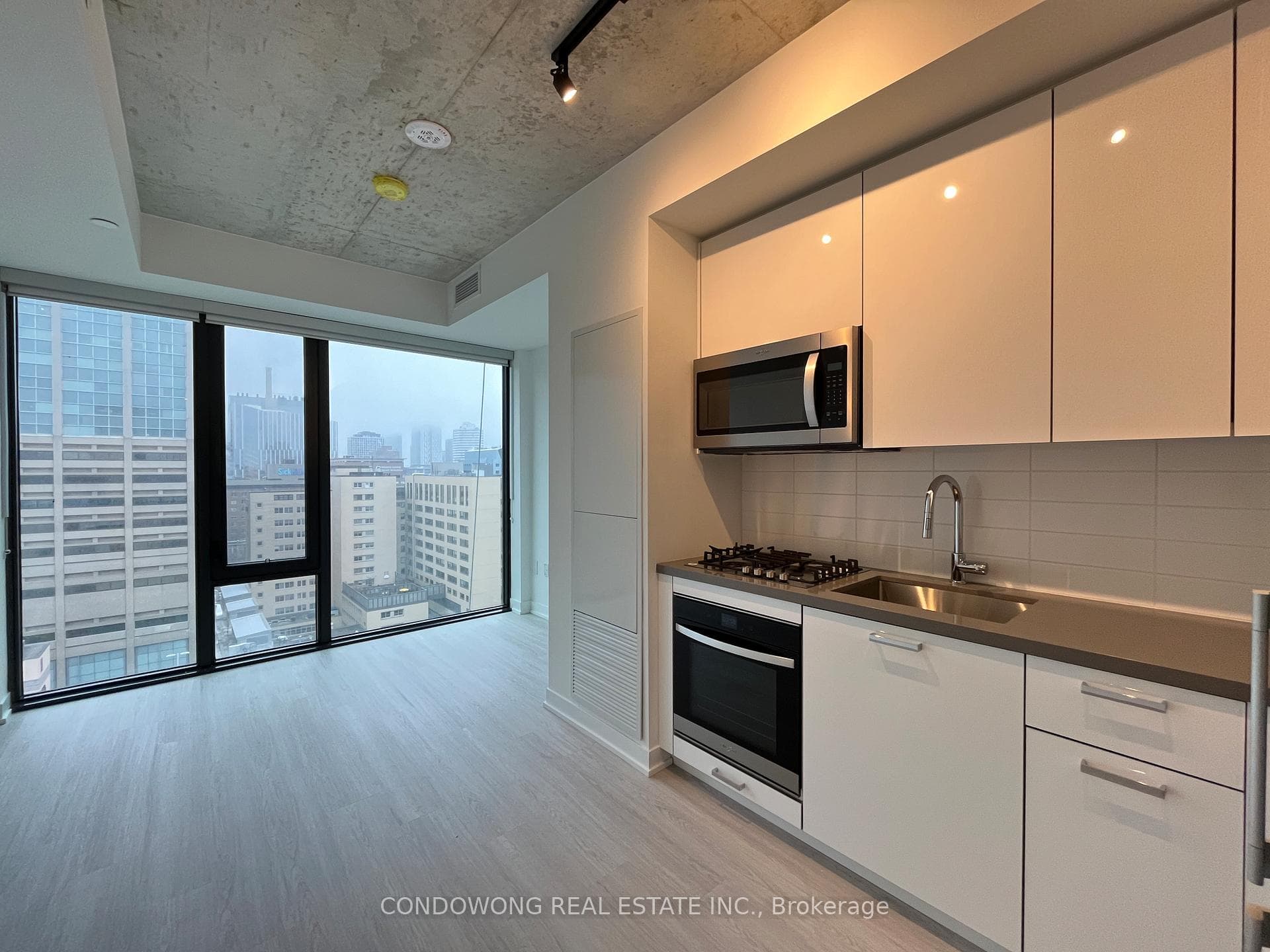 195 McCaul Street Unit 1508 photo 1