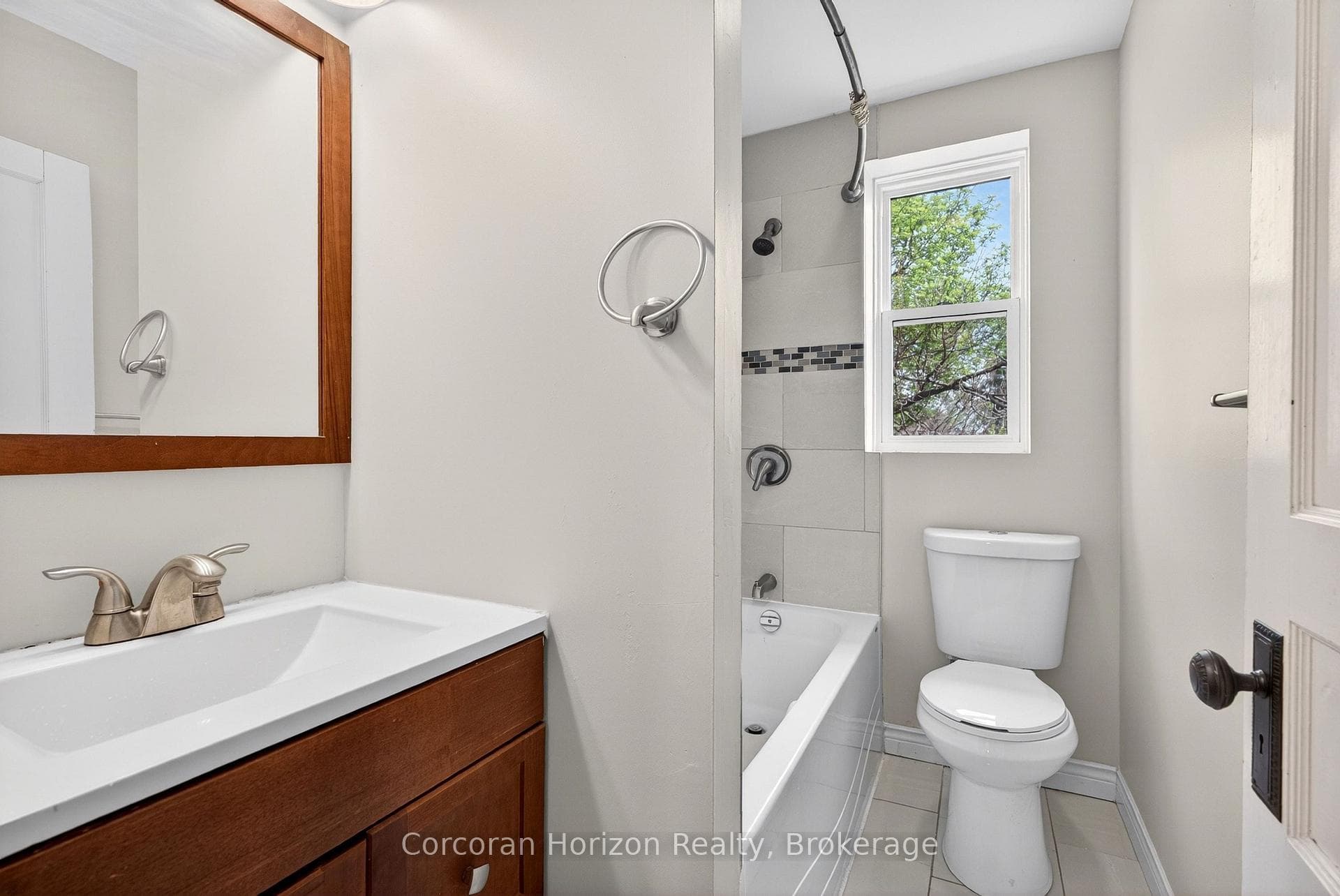520 John Street photo 36
