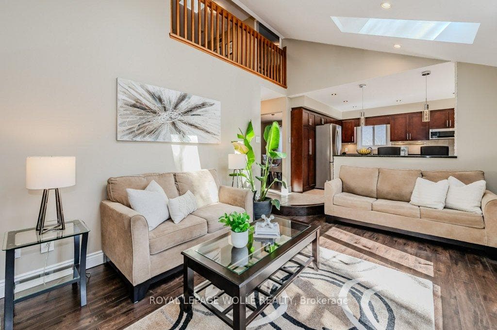 47 Sprucedale Crescent photo 12