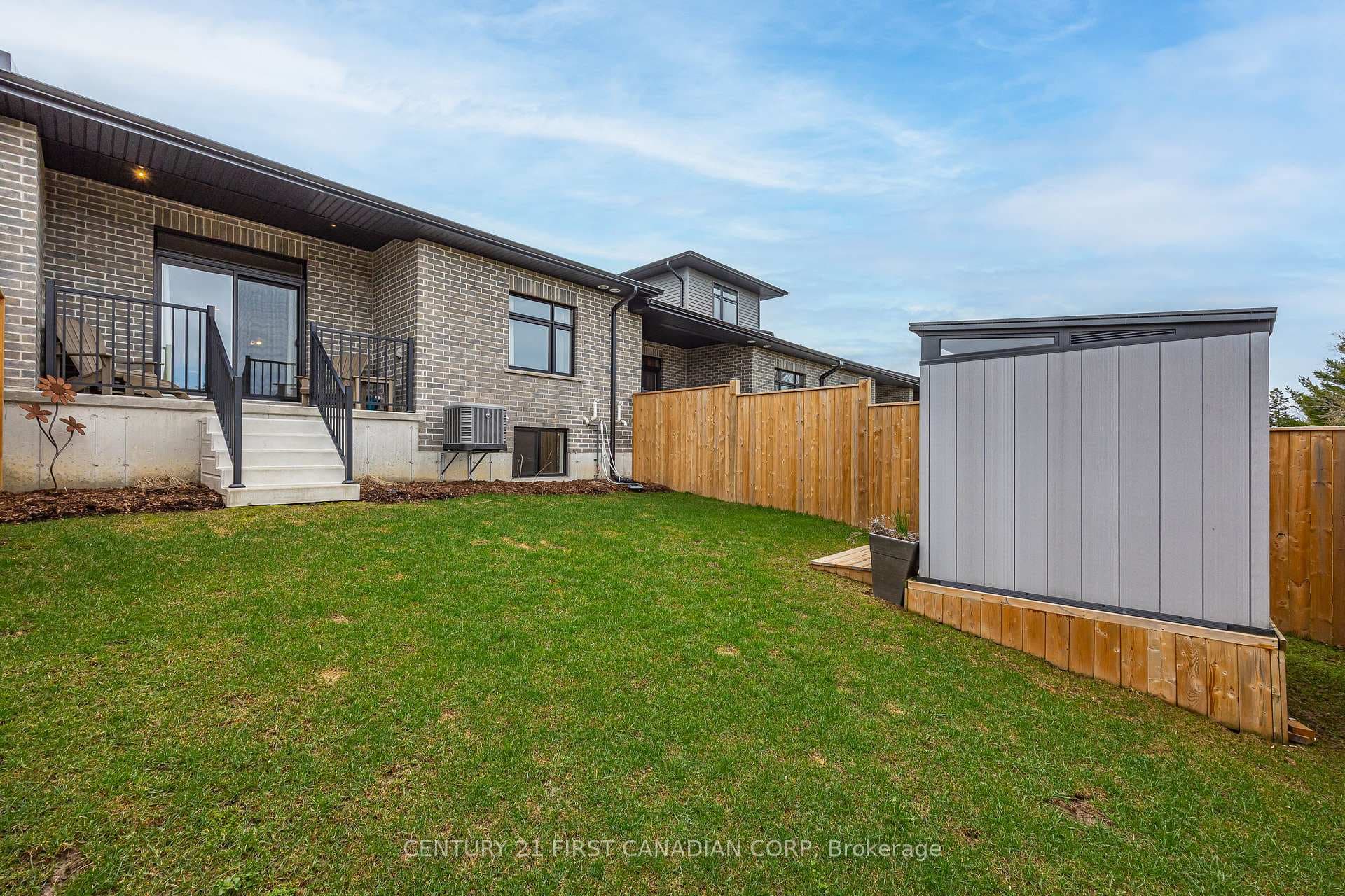 100 Rowe Avenue photo 39