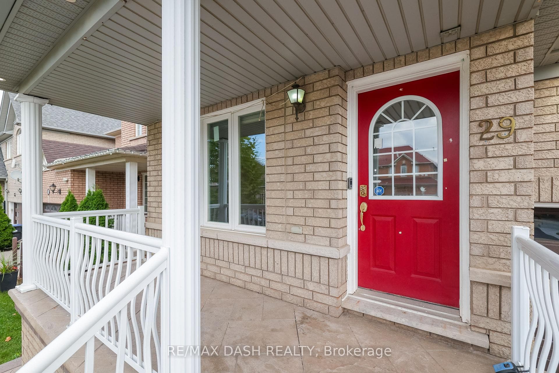 29 Beachpoint Boulevard photo 2