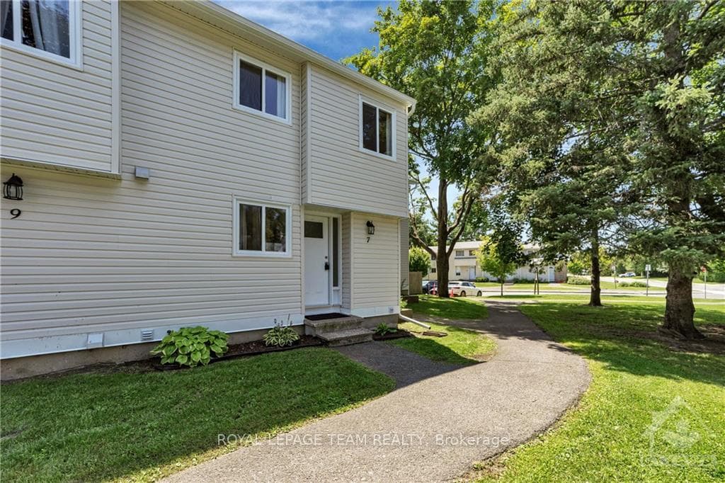 7 THISTLEDOWN Court photo 1