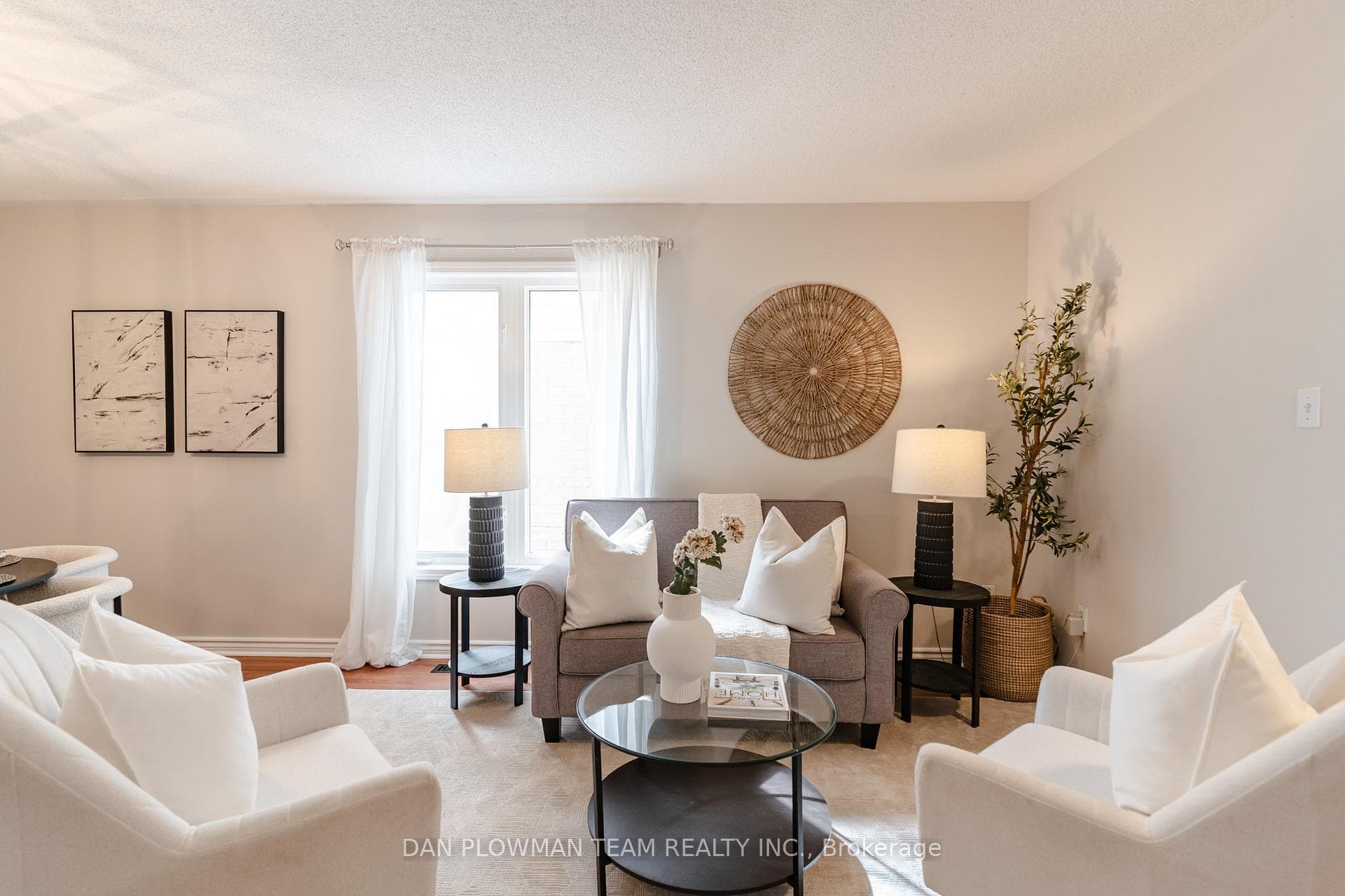 51 Hutton Place photo 4