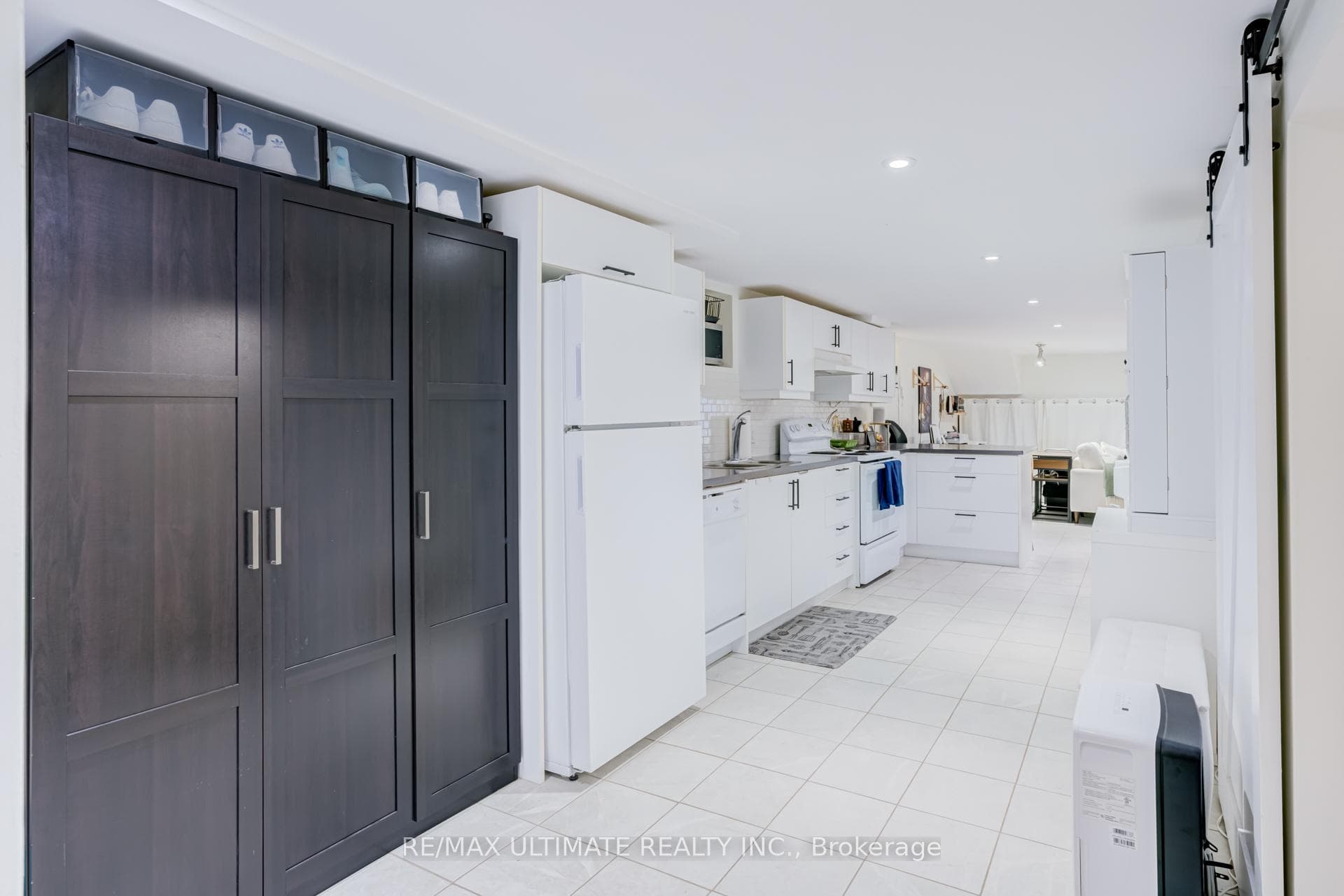 533 Kingston Road photo 6