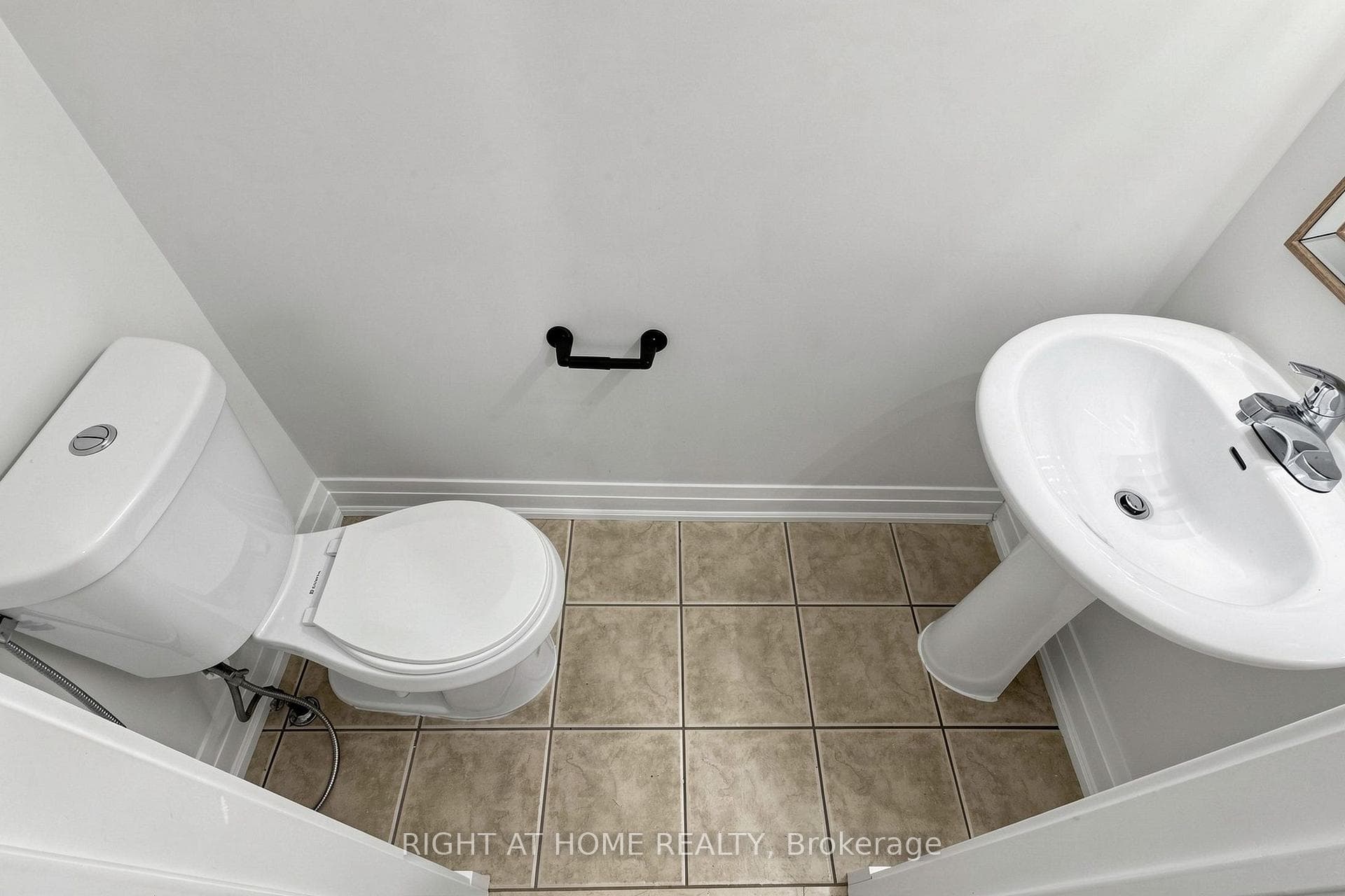 7 Macmillan Avenue photo 24