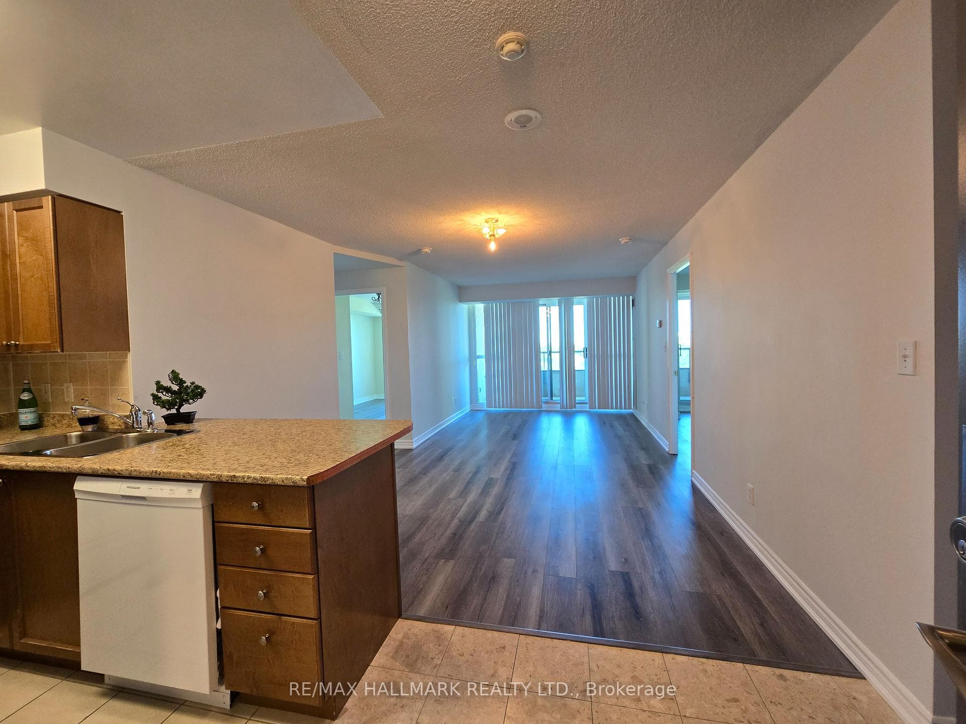 18 Spring Garden Avenue Unit 1606 photo 6