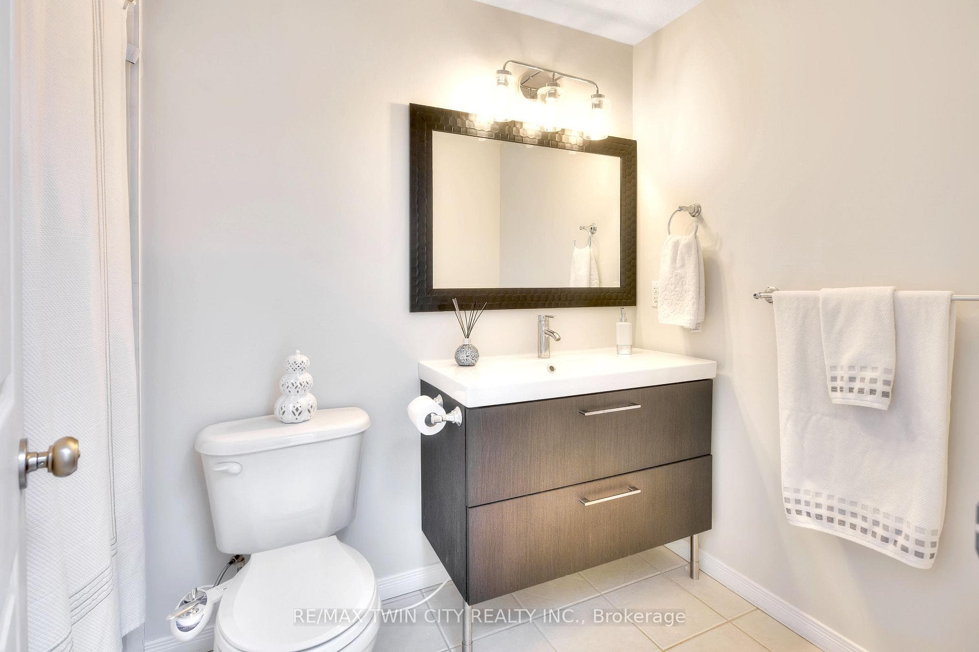 198 Snowdrop Crescent photo 18