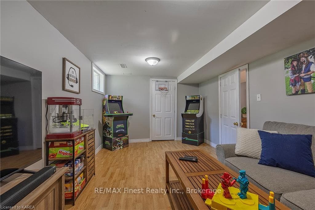 798 DAVIS Drive photo 34