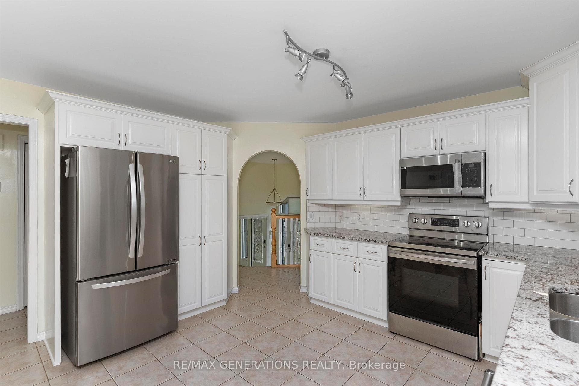 108 Greenpark Crescent photo 10