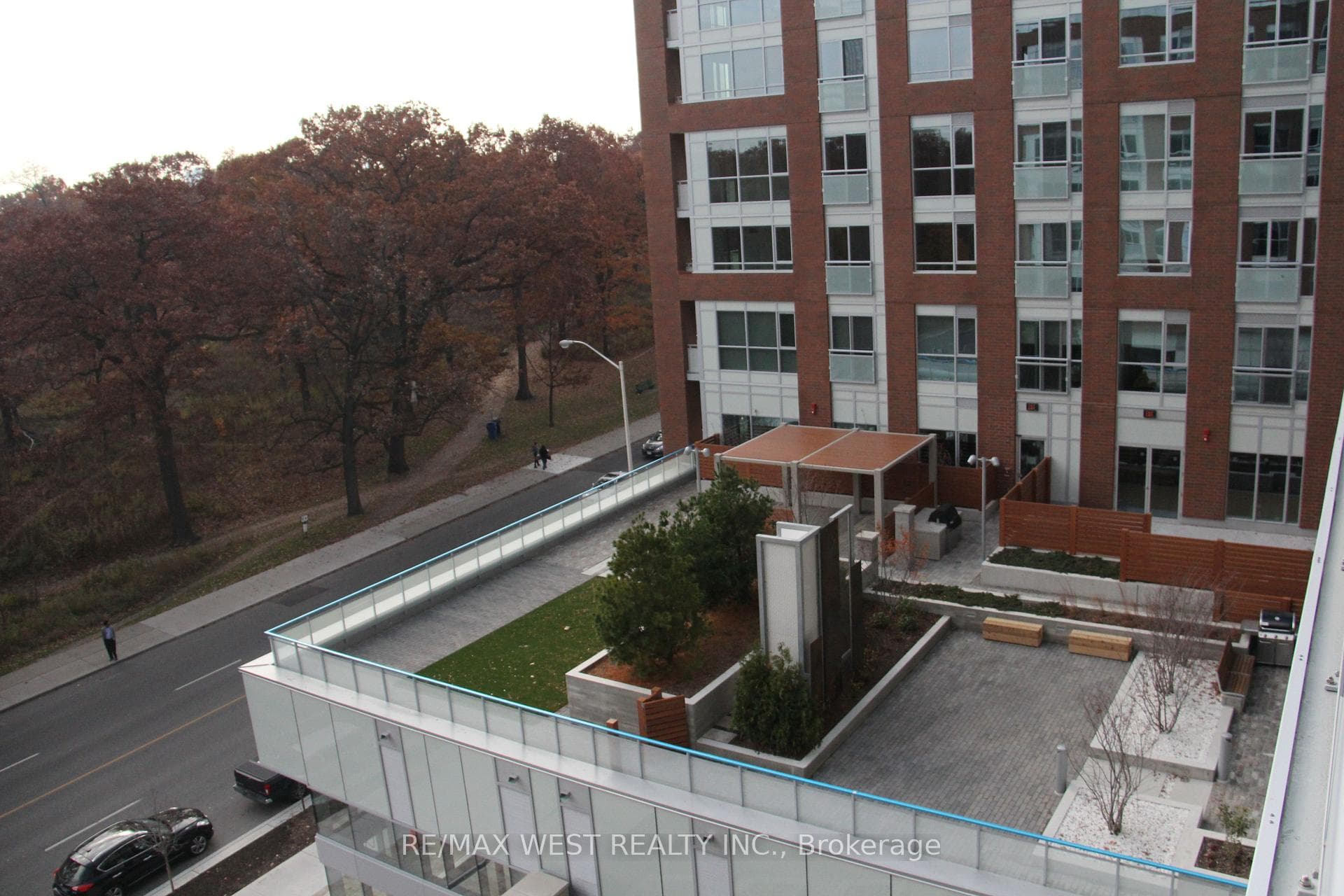 1830 Bloor Street Unit 617 photo 2